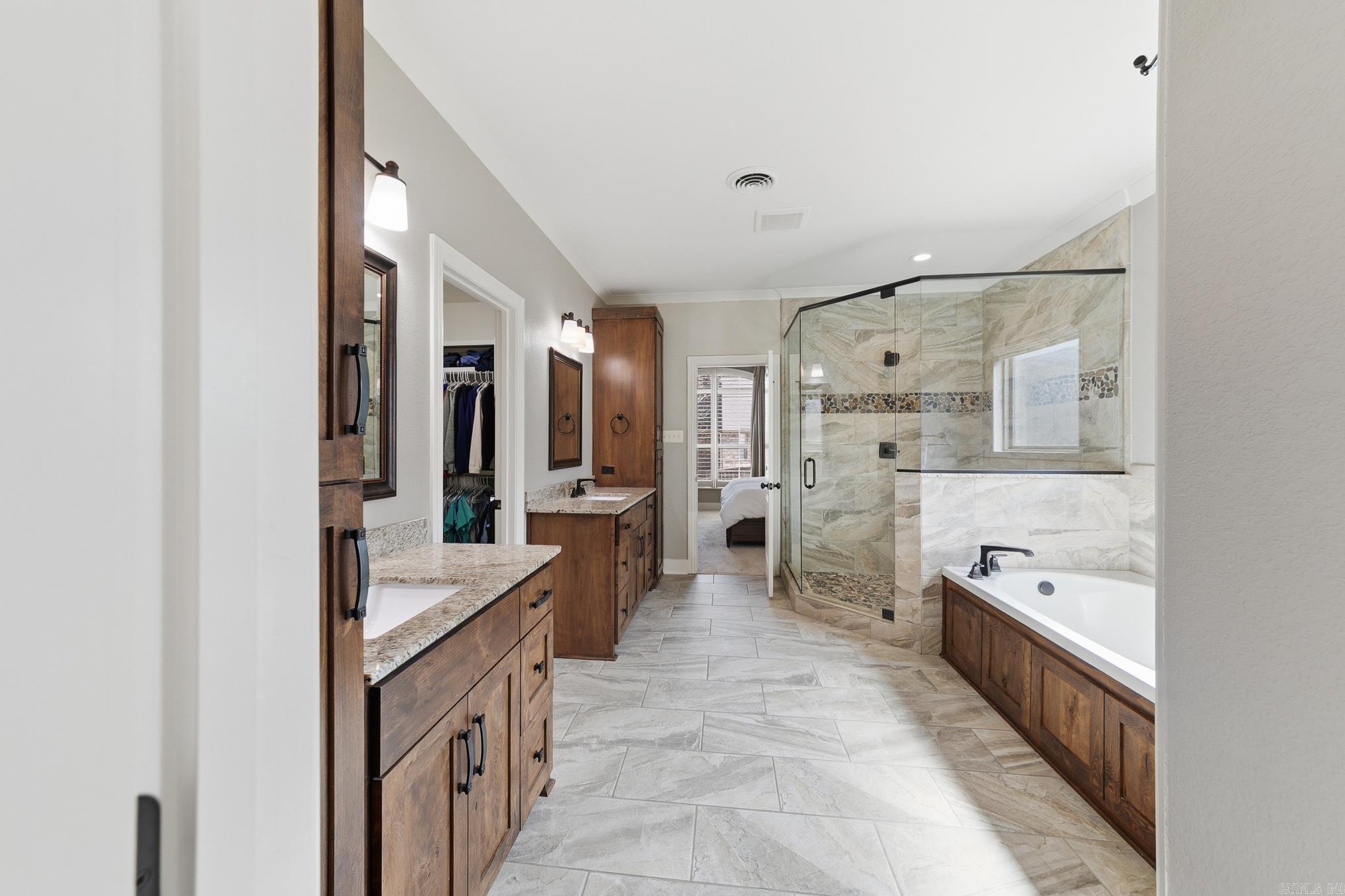 205 Lake Valley  Maumelle, AR