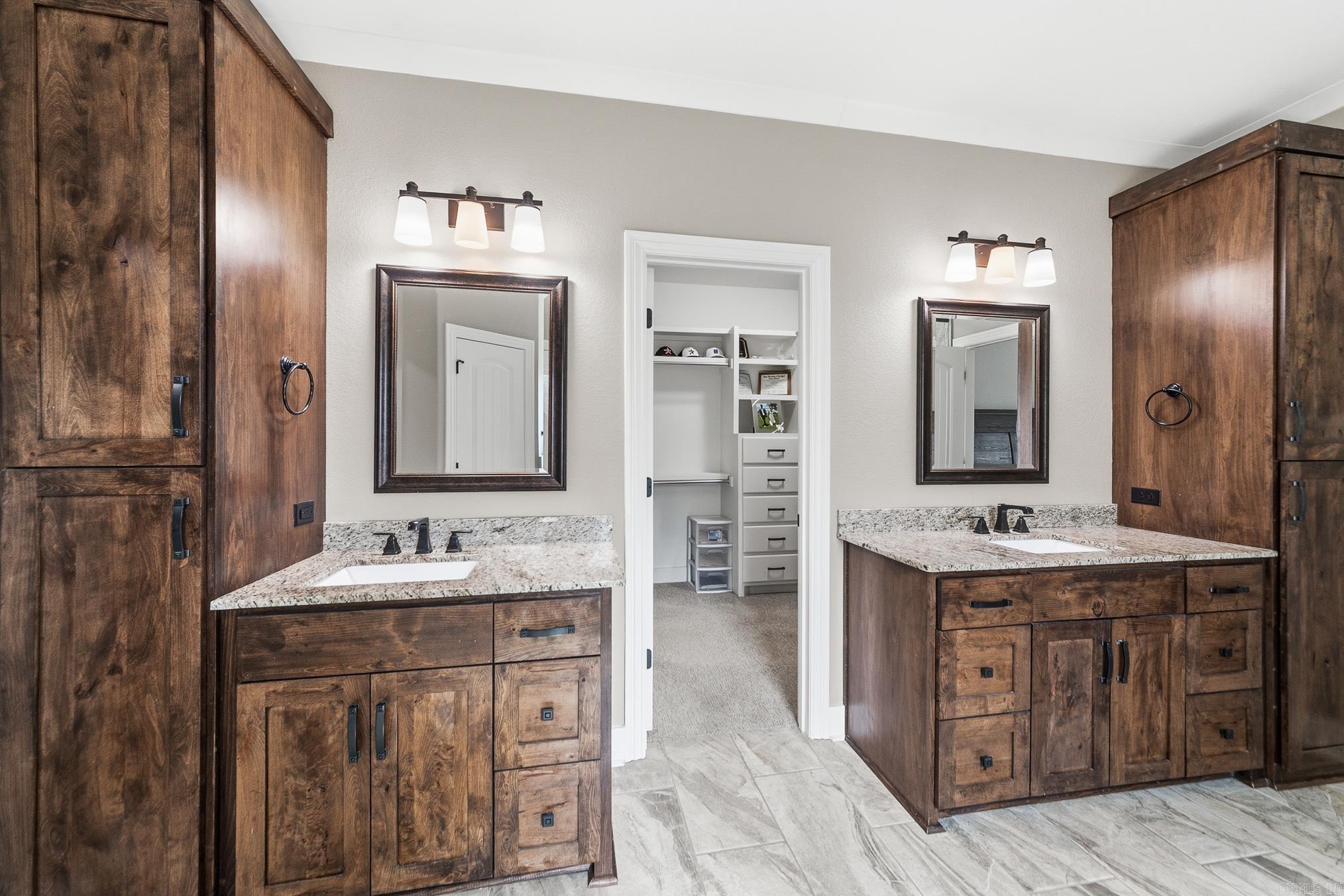 205 Lake Valley  Maumelle, AR