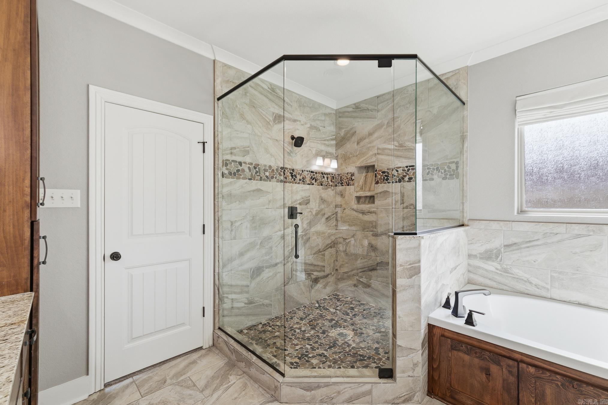 205 Lake Valley  Maumelle, AR