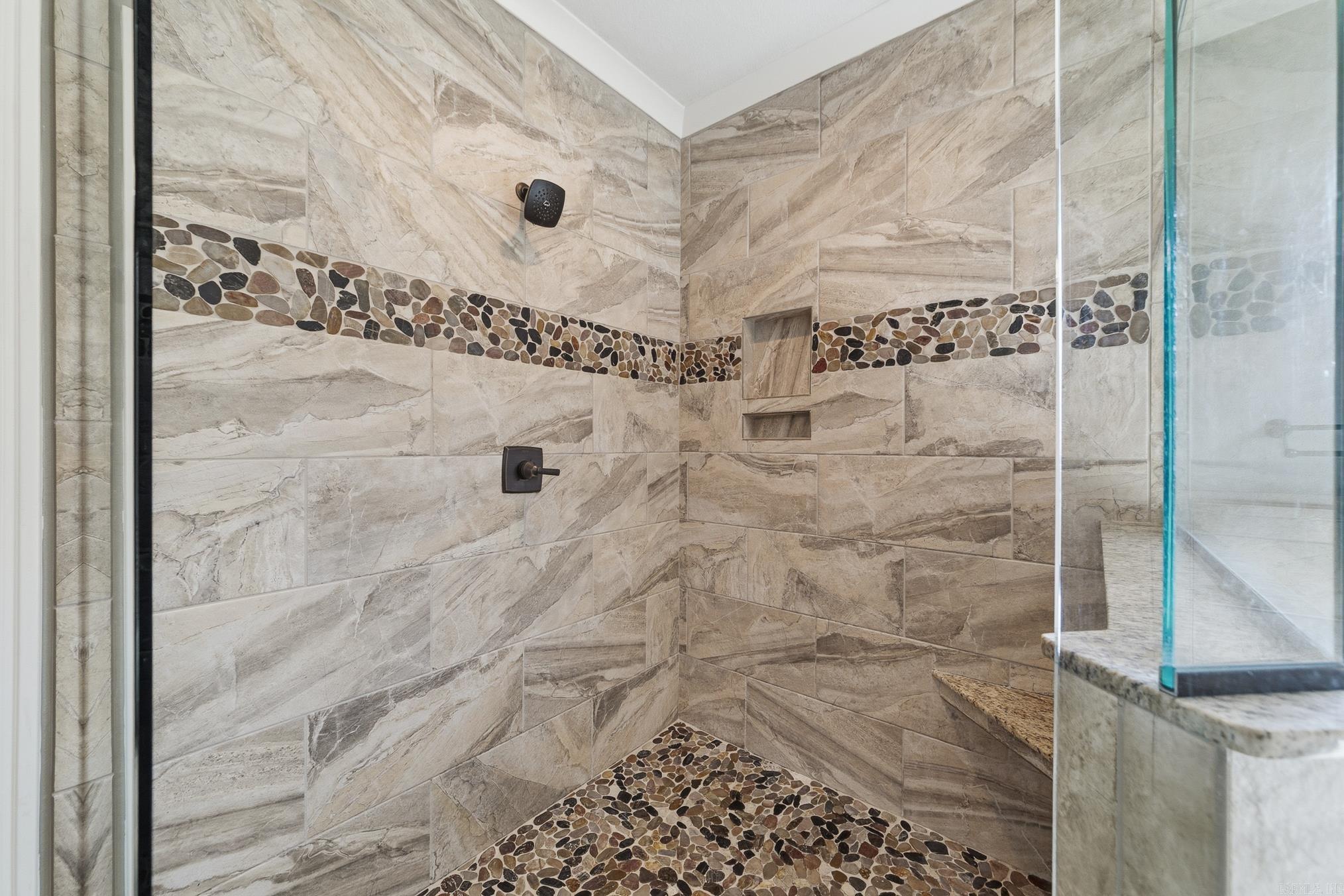 205 Lake Valley  Maumelle, AR