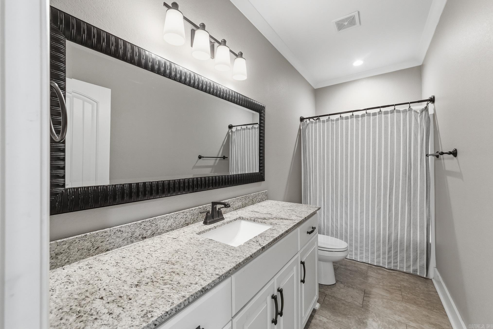 205 Lake Valley  Maumelle, AR