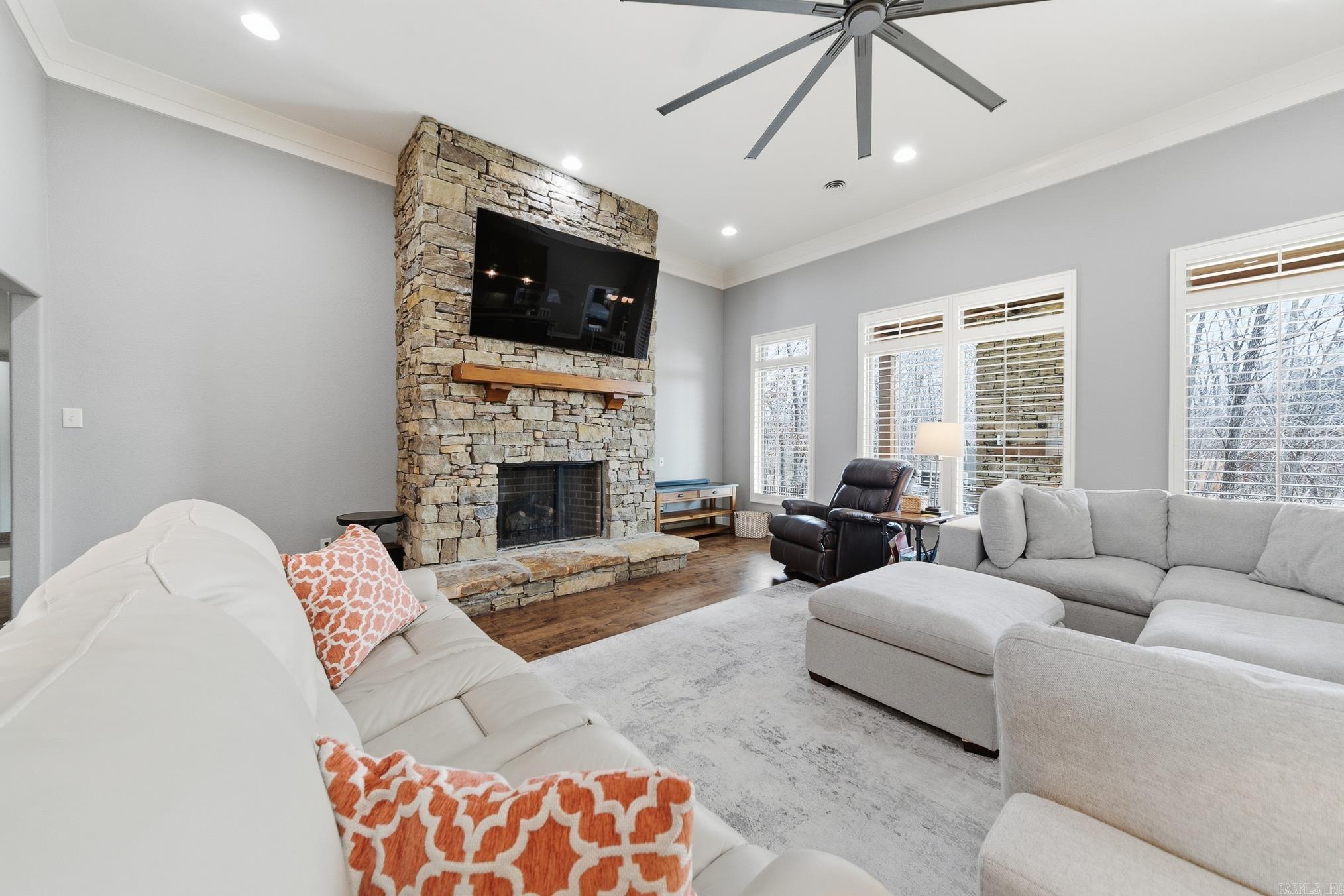 205 Lake Valley  Maumelle, AR