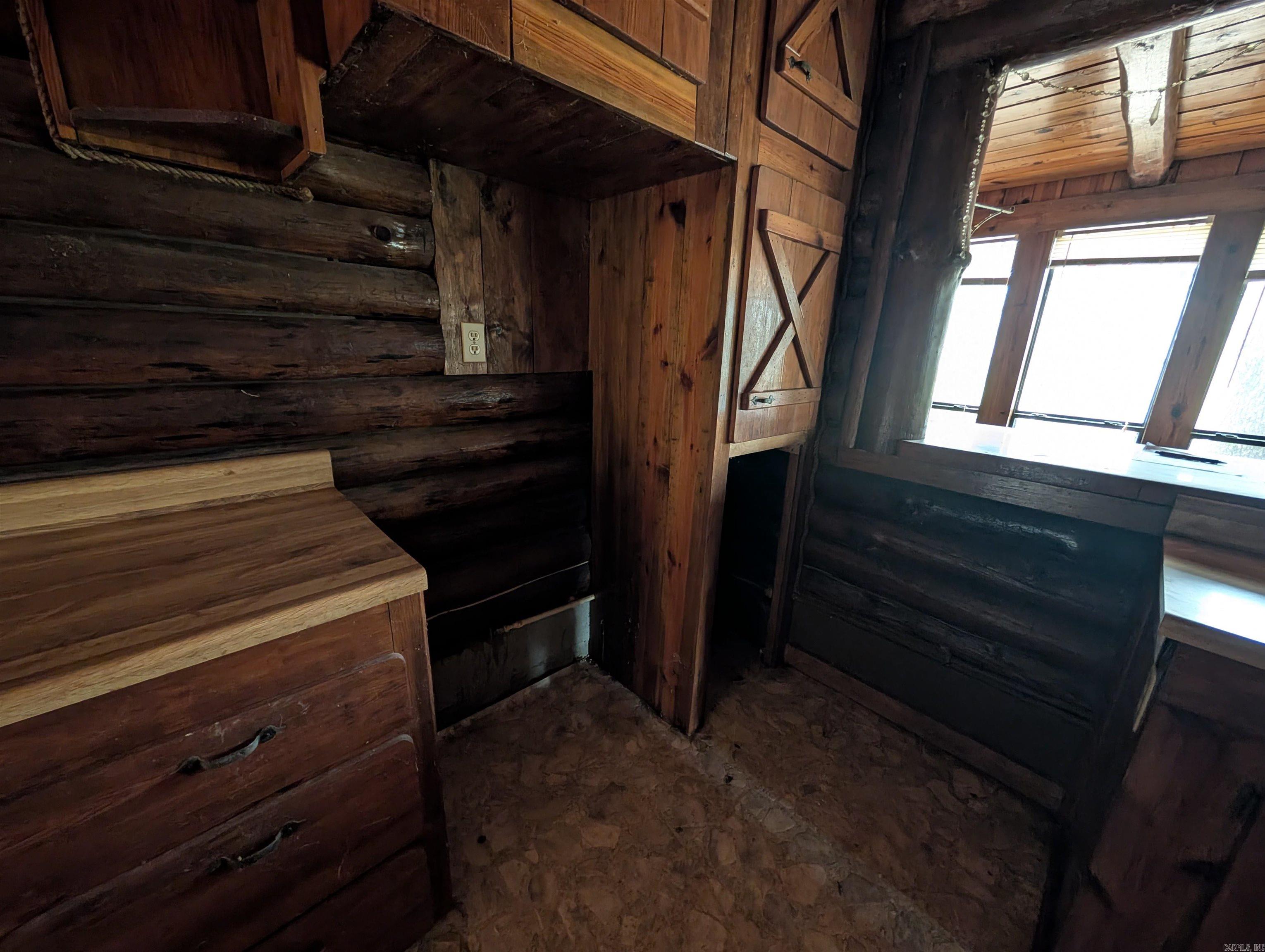 910 Polk Road 62  Mena, AR