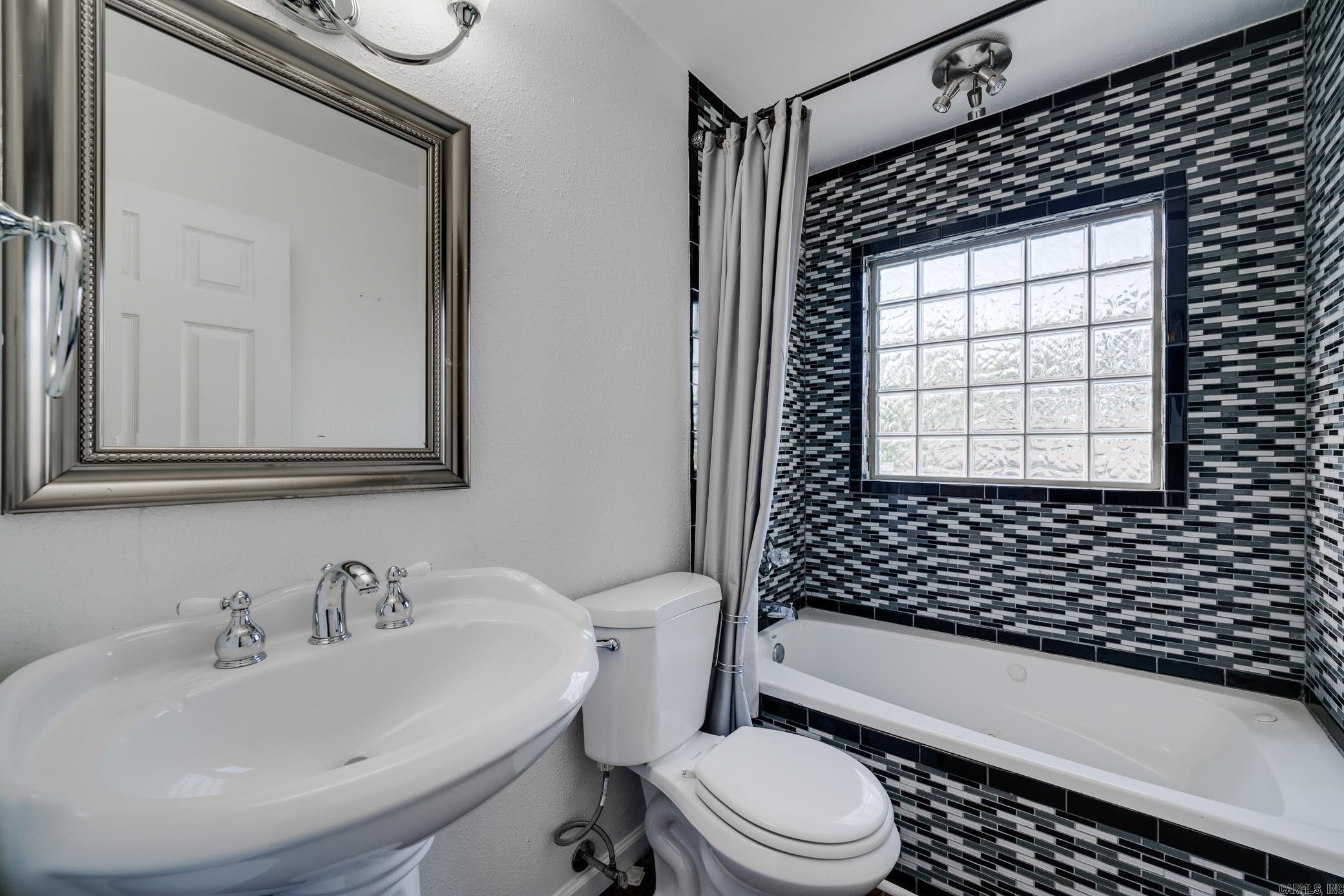 65 Stoneledge  Maumelle, AR