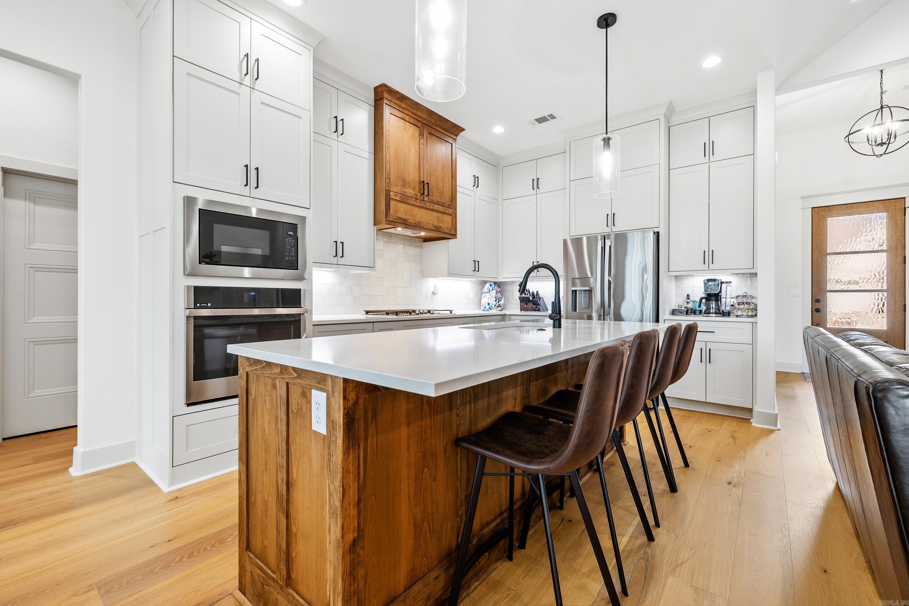 8028 N Shoreline  Benton, AR