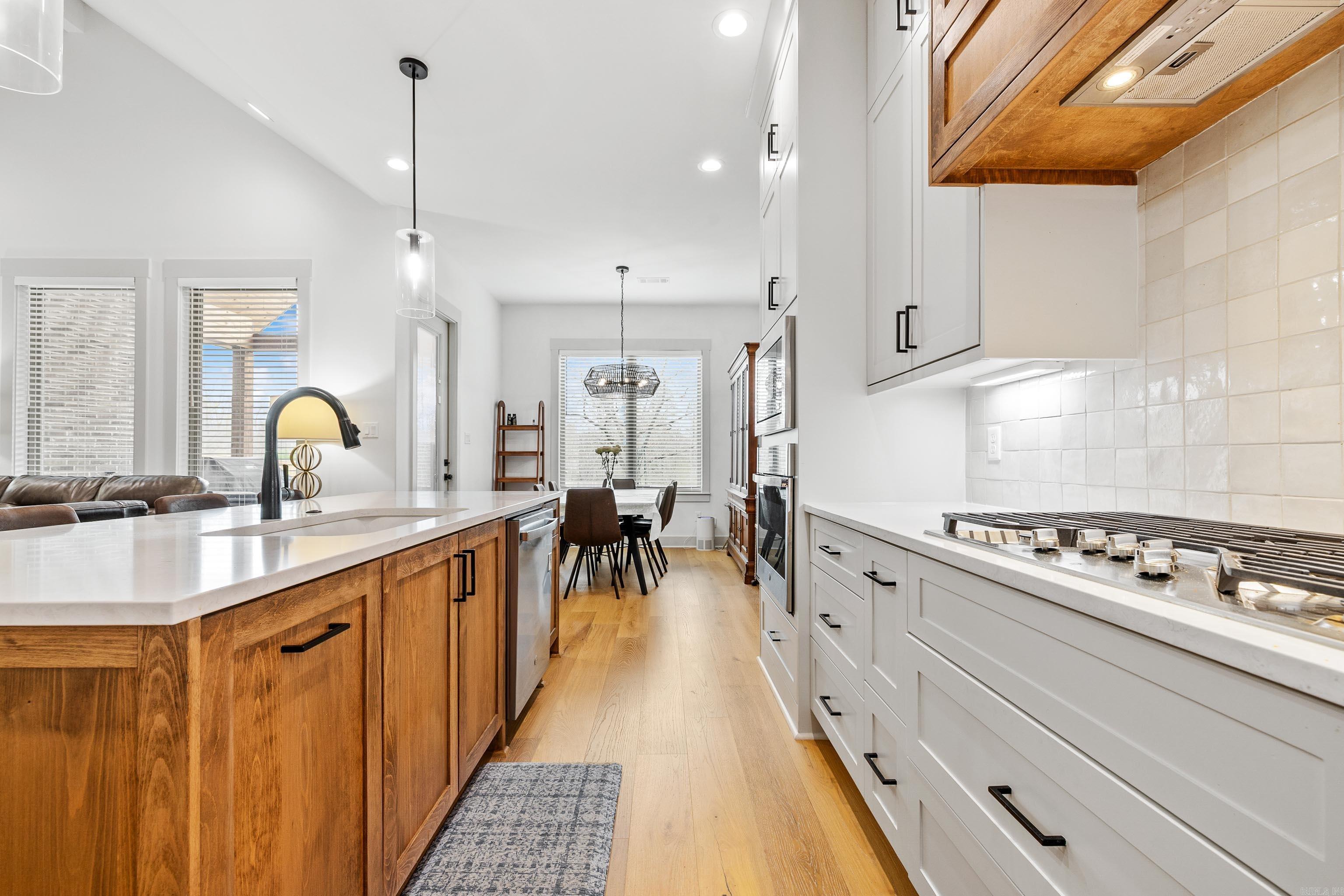 8028 N Shoreline  Benton, AR