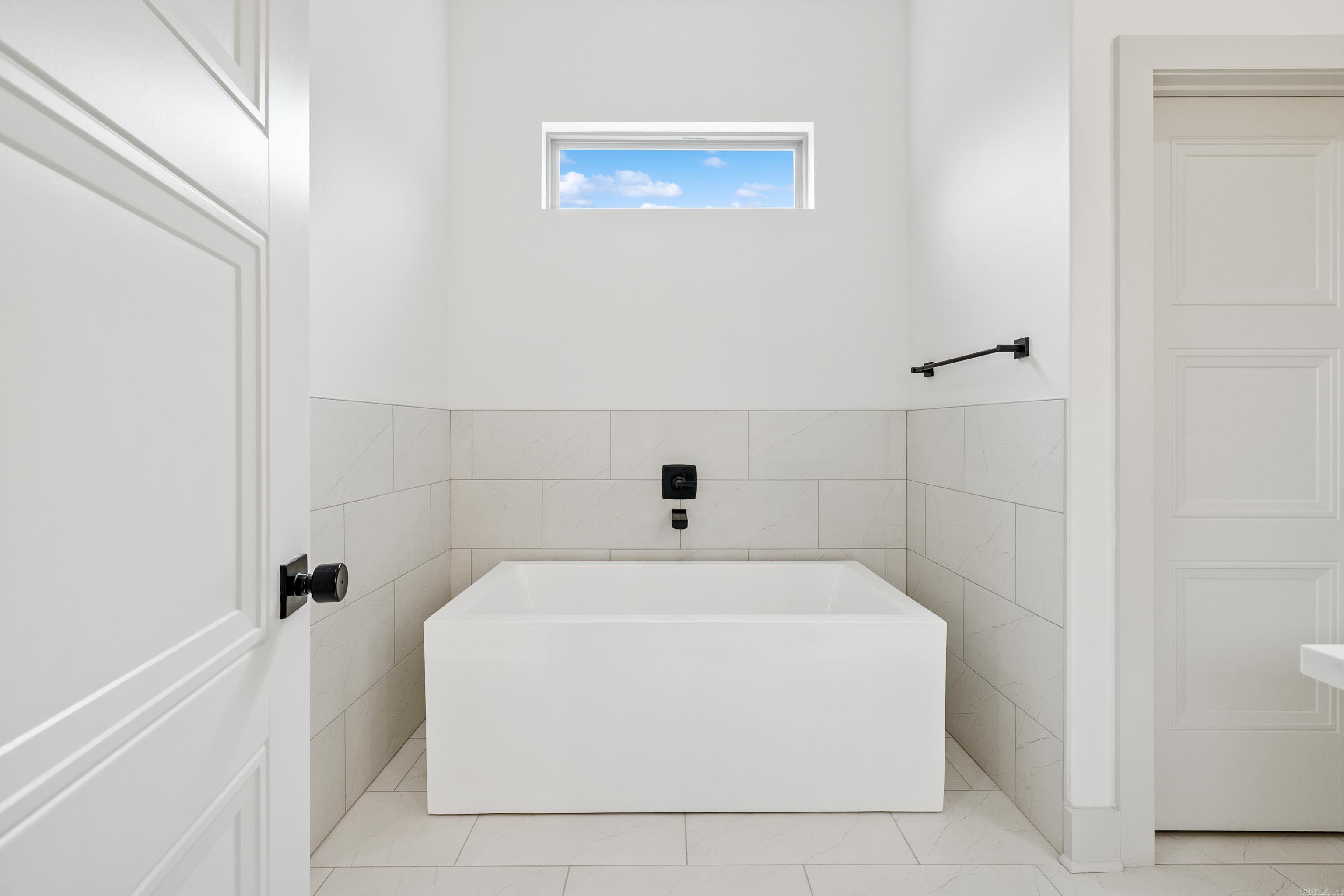 8028 N Shoreline  Benton, AR