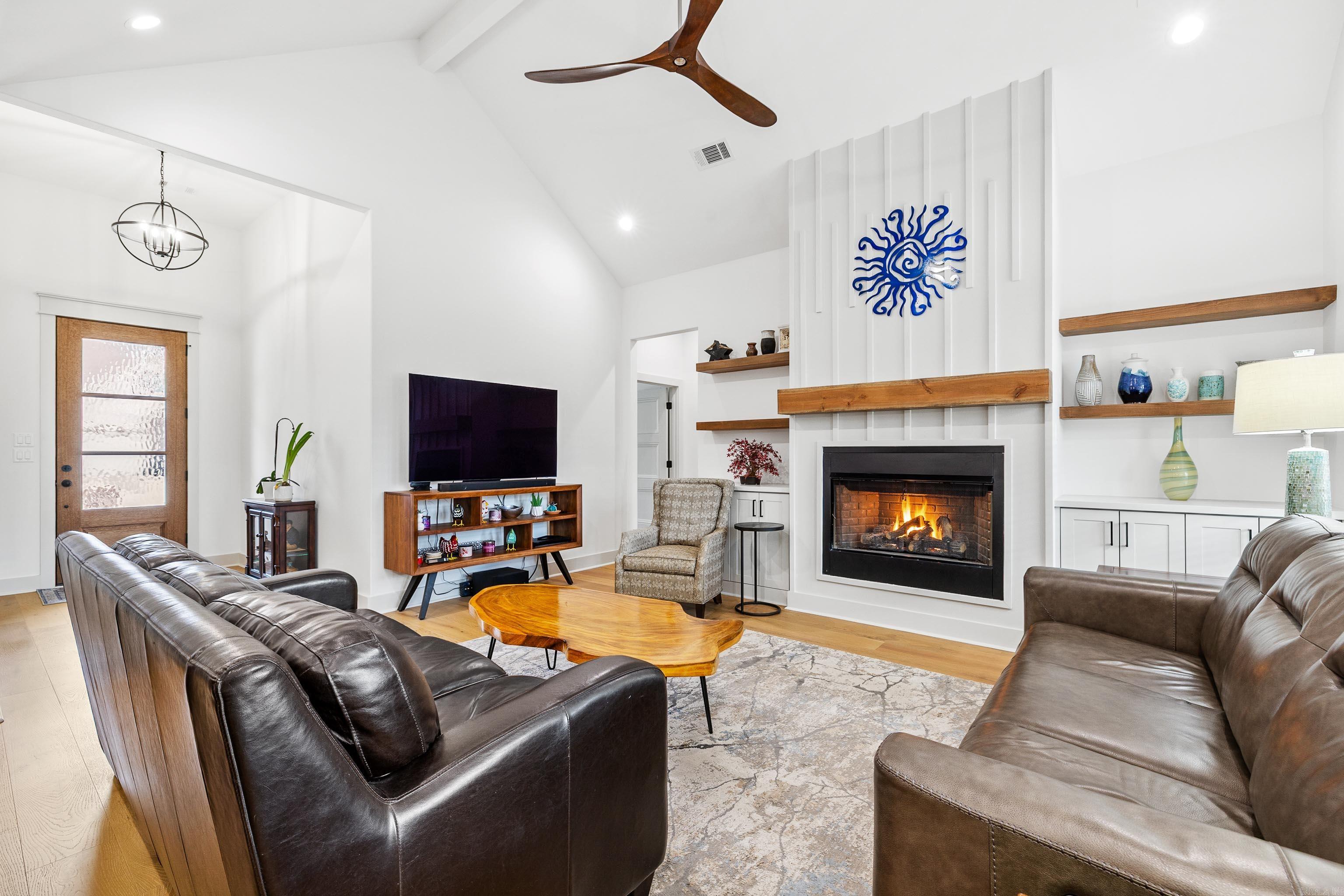 8028 N Shoreline  Benton, AR