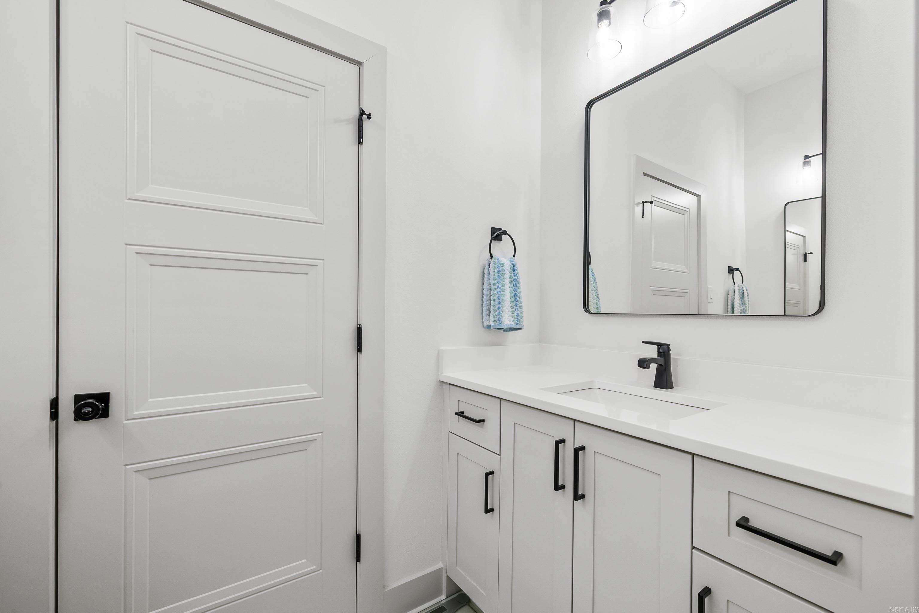 8028 N Shoreline  Benton, AR