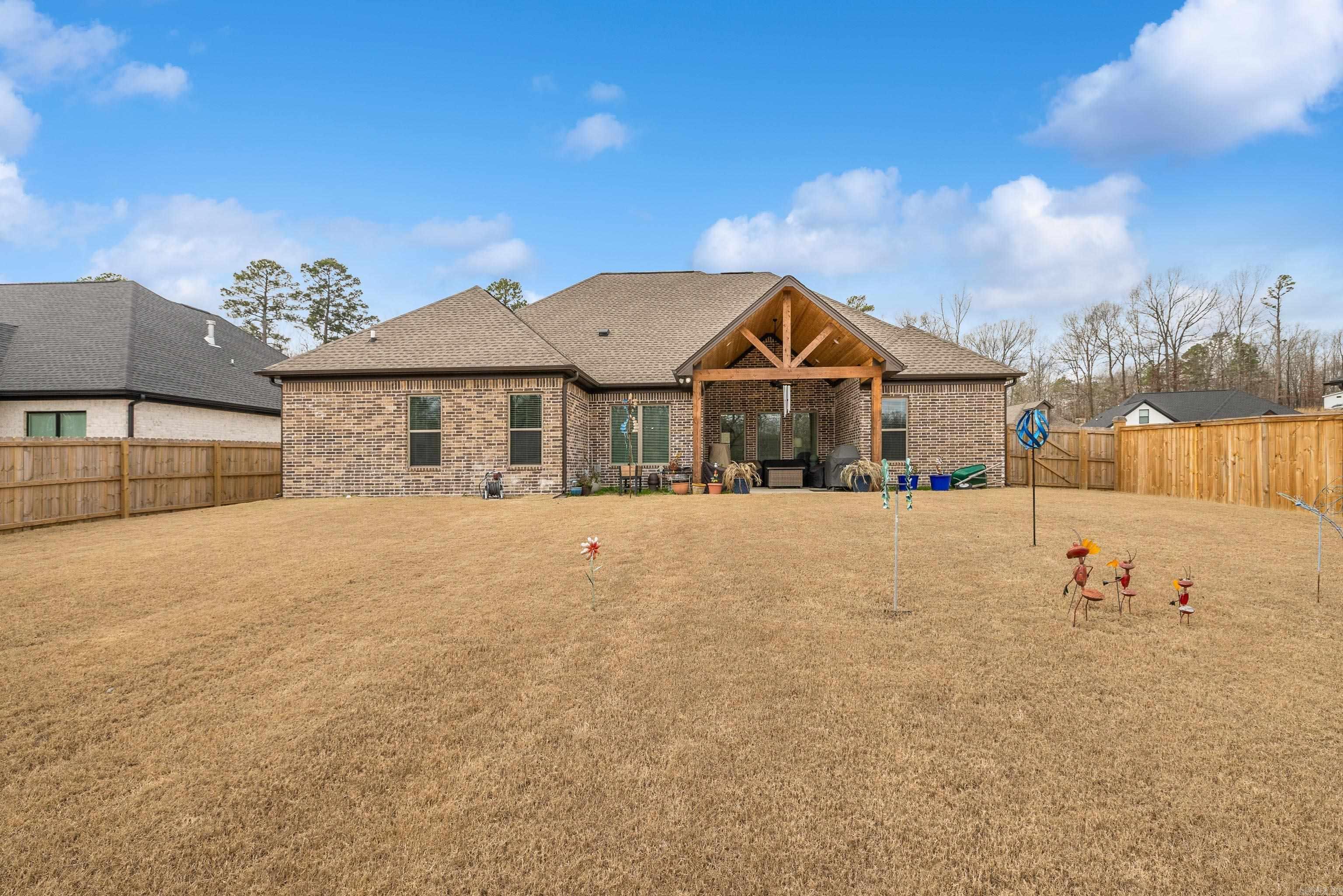 8028 N Shoreline  Benton, AR