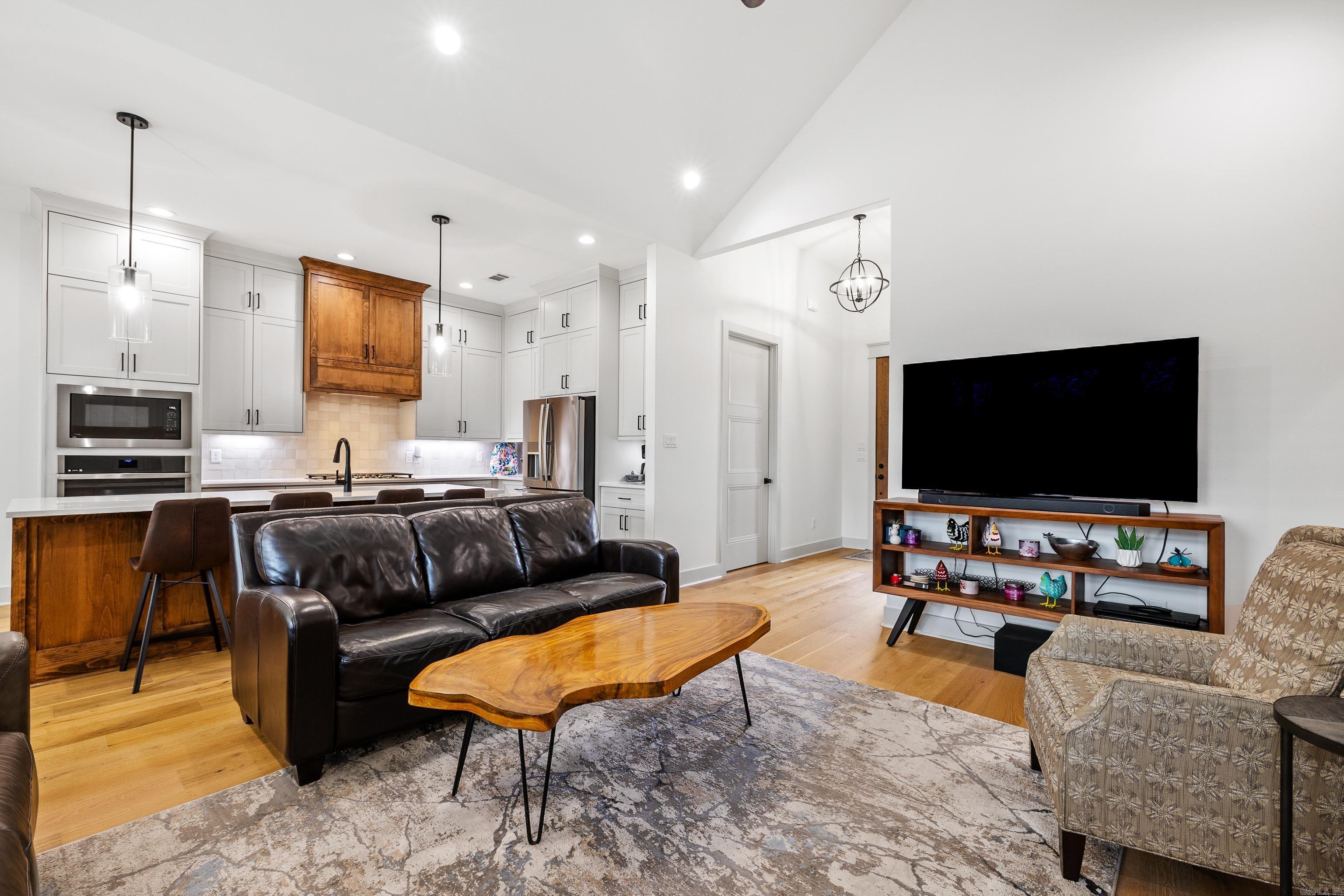 8028 N Shoreline  Benton, AR