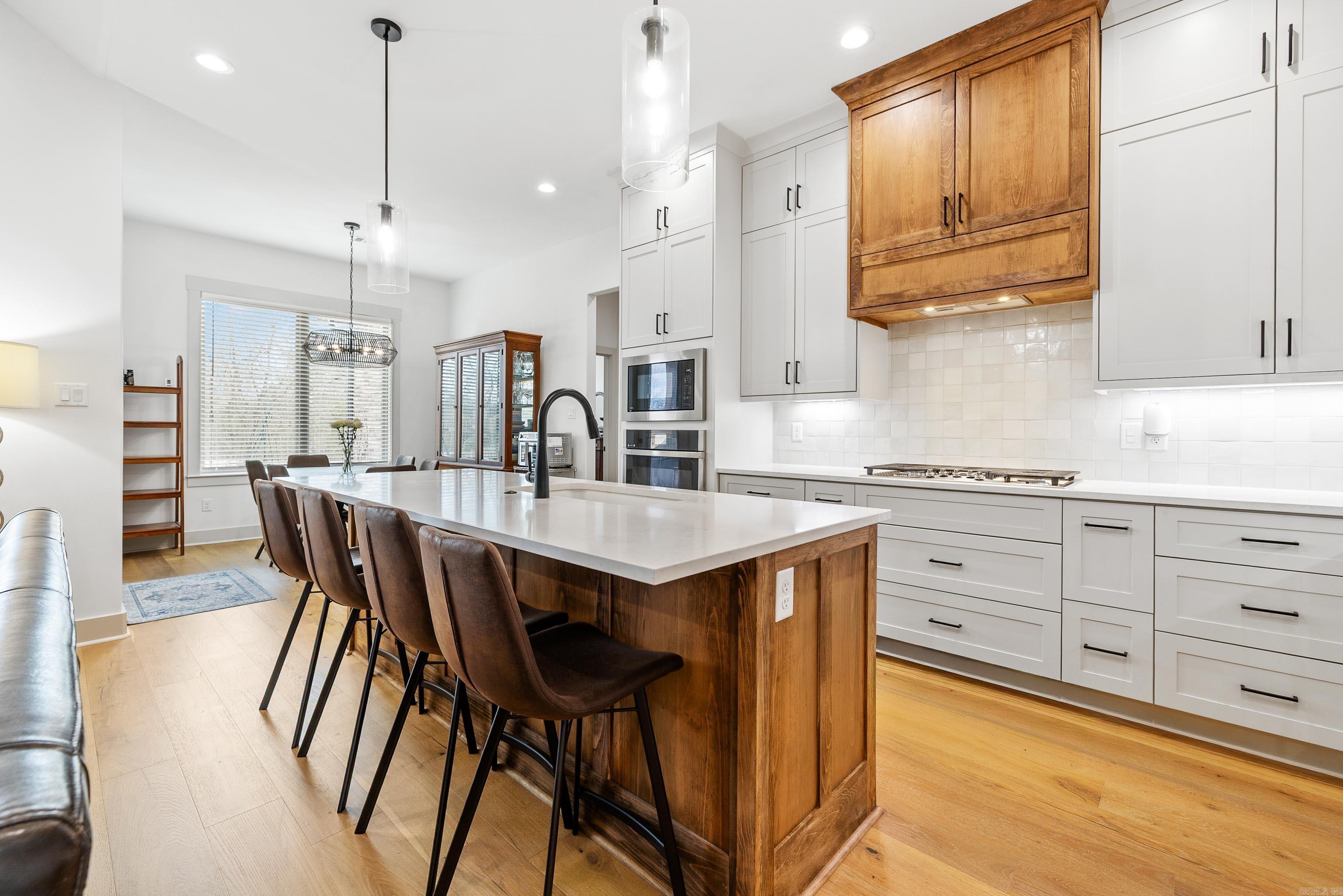 8028 N Shoreline  Benton, AR