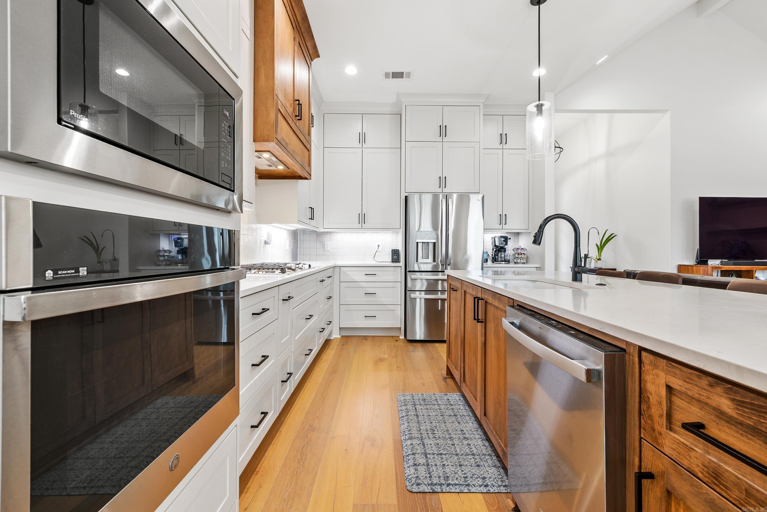 8028 N Shoreline  Benton, AR