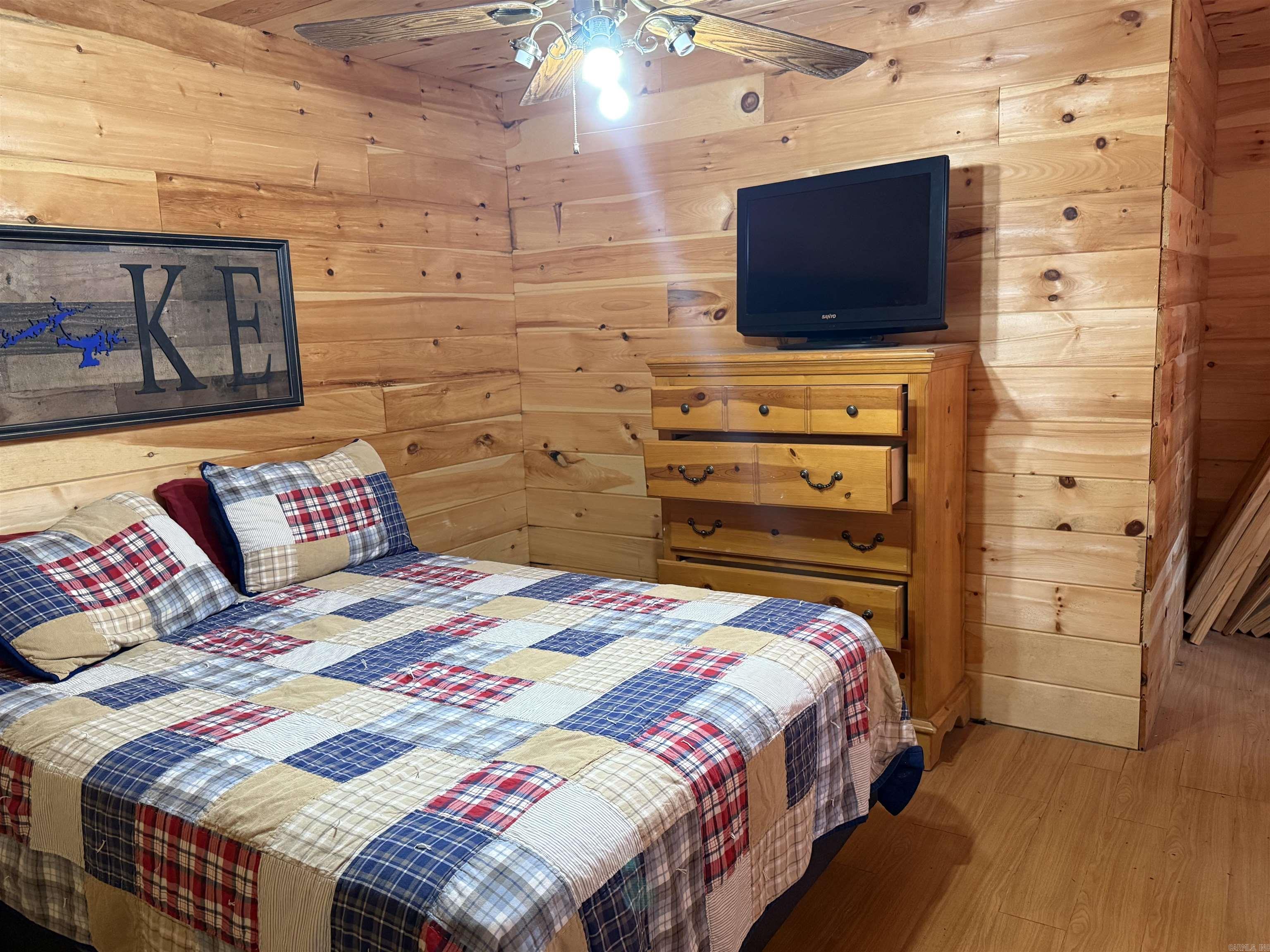 300 Canyon  Greers Ferry, AR