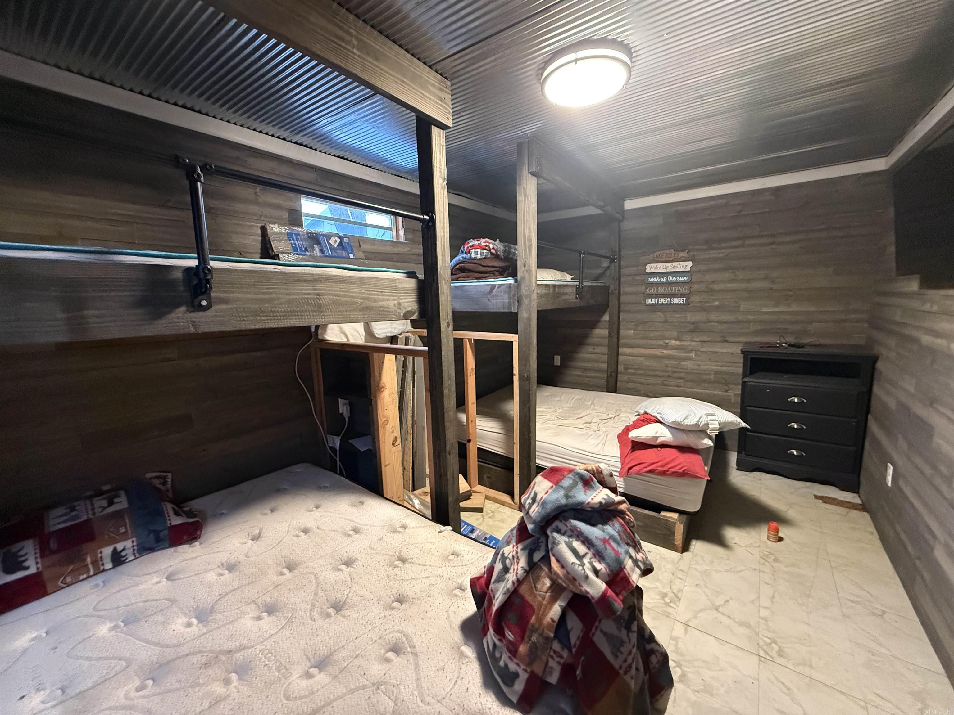 300 Canyon  Greers Ferry, AR