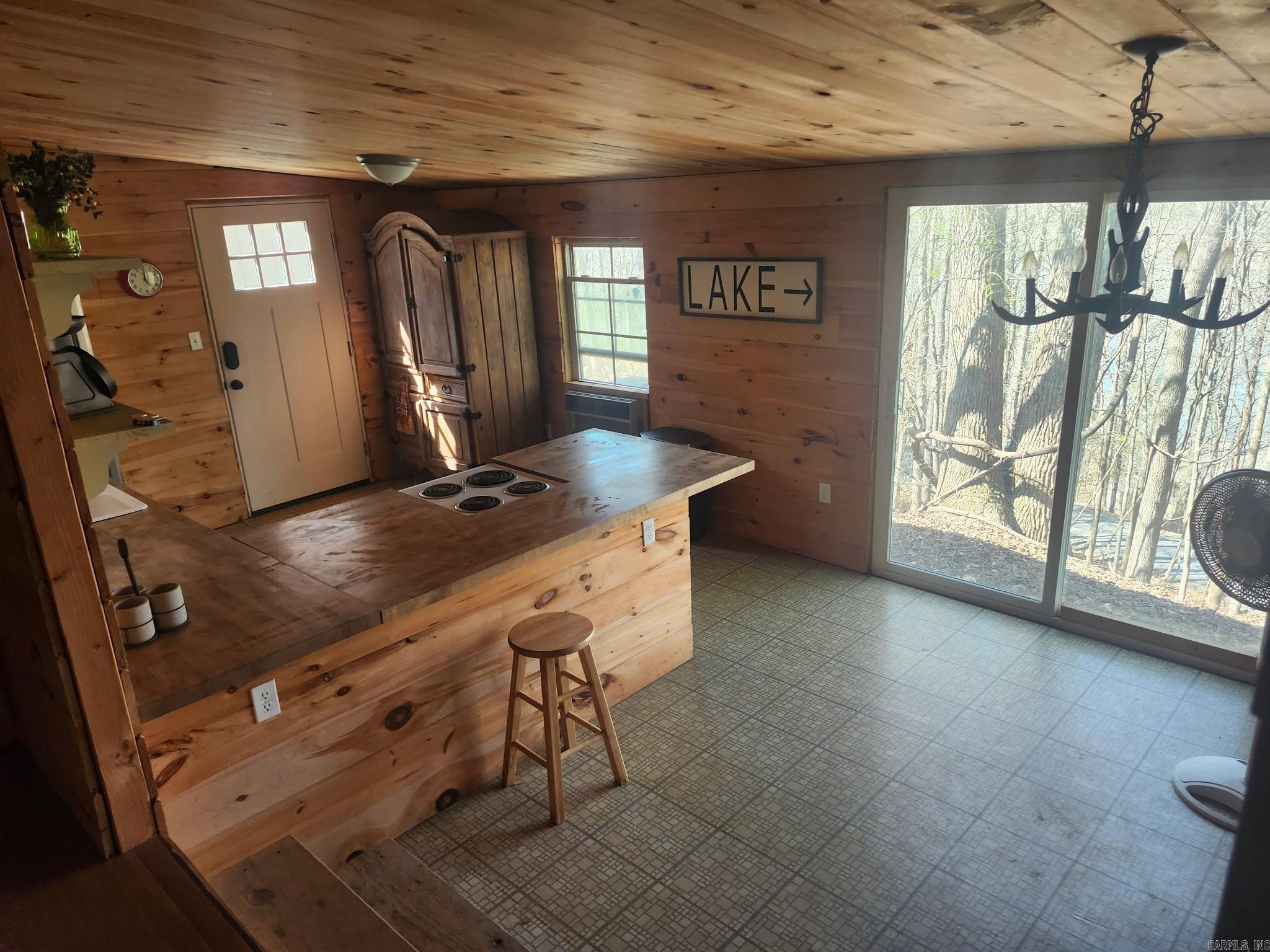 300 Canyon  Greers Ferry, AR