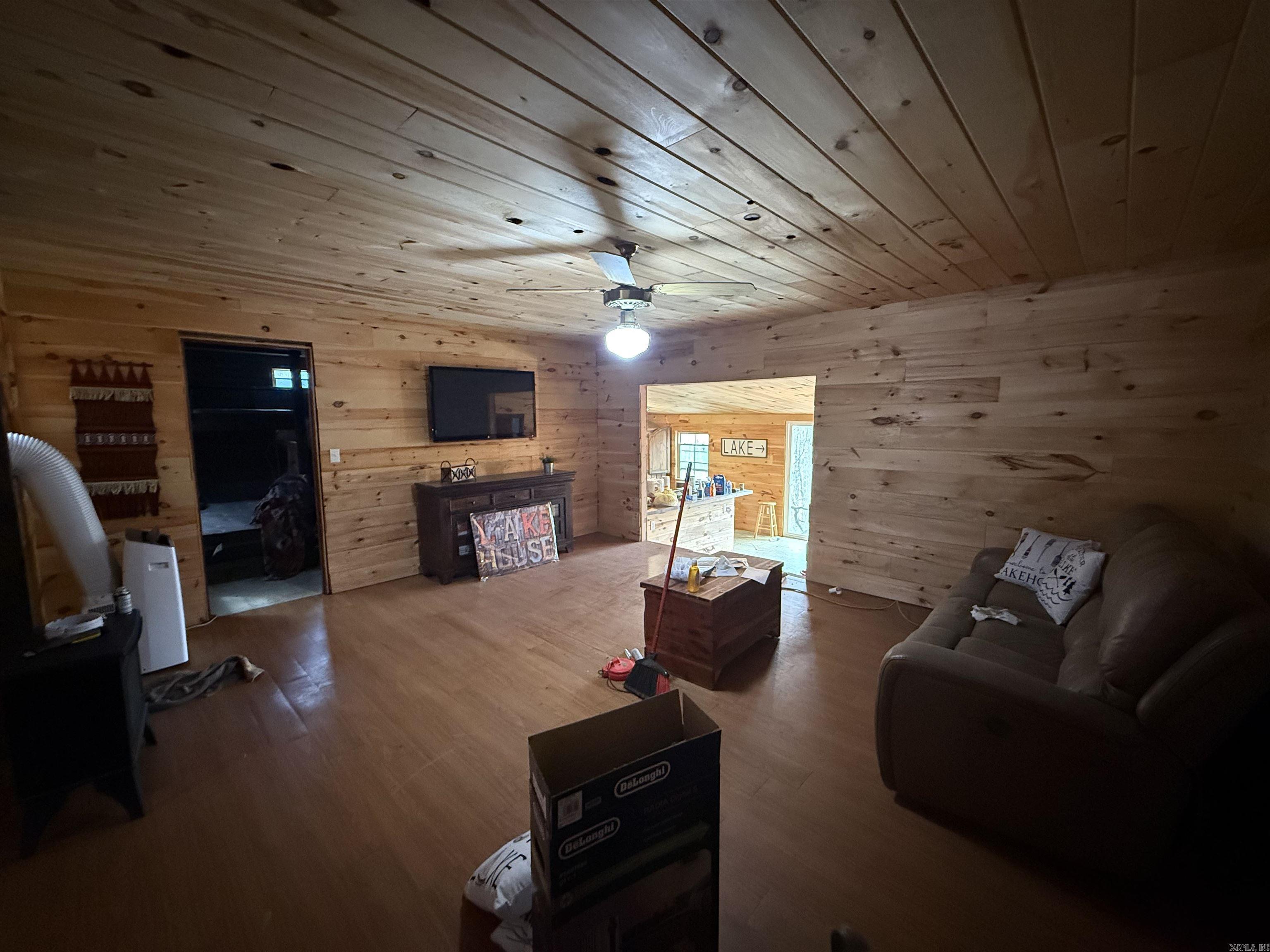 300 Canyon  Greers Ferry, AR