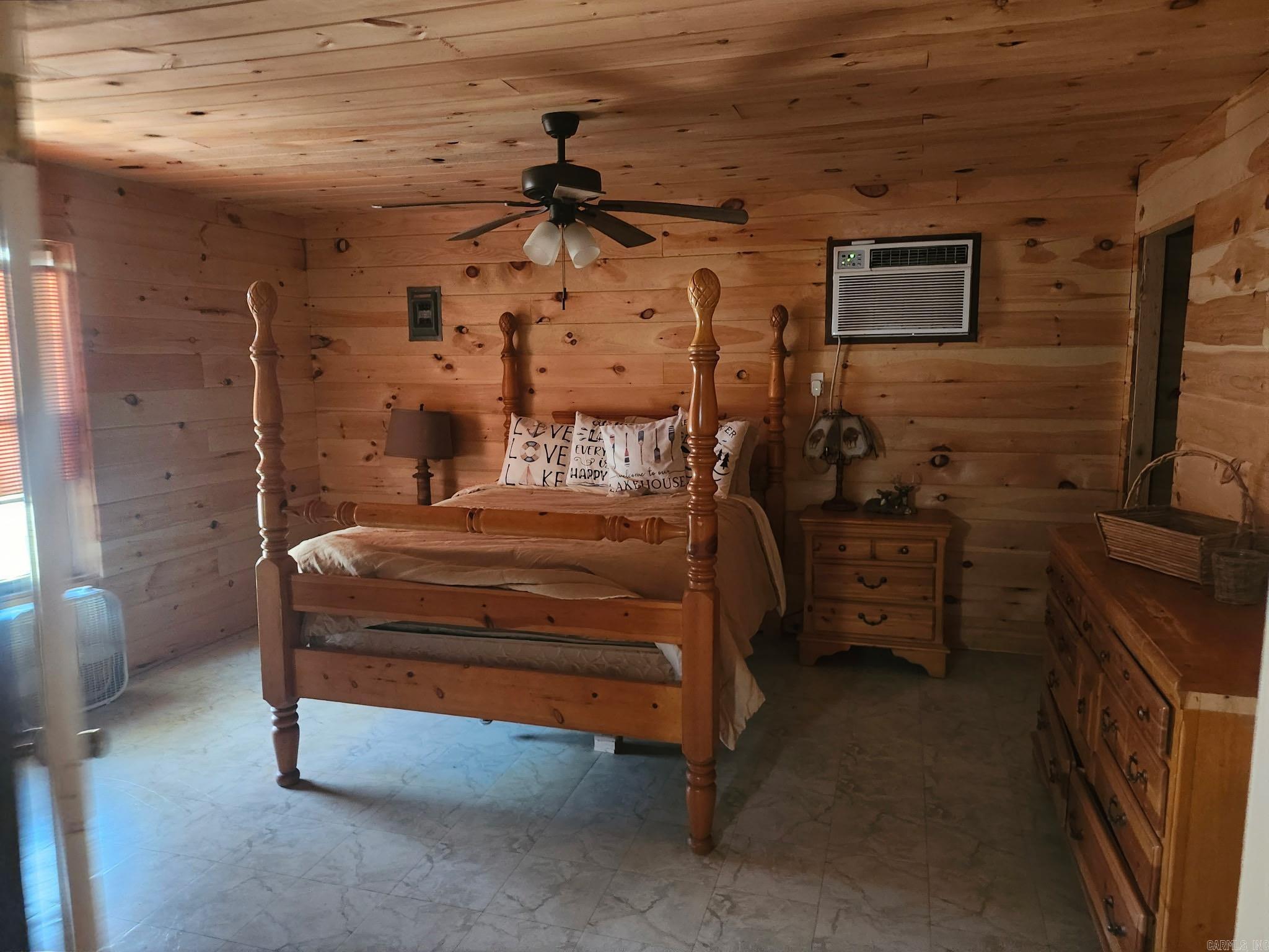 300 Canyon  Greers Ferry, AR