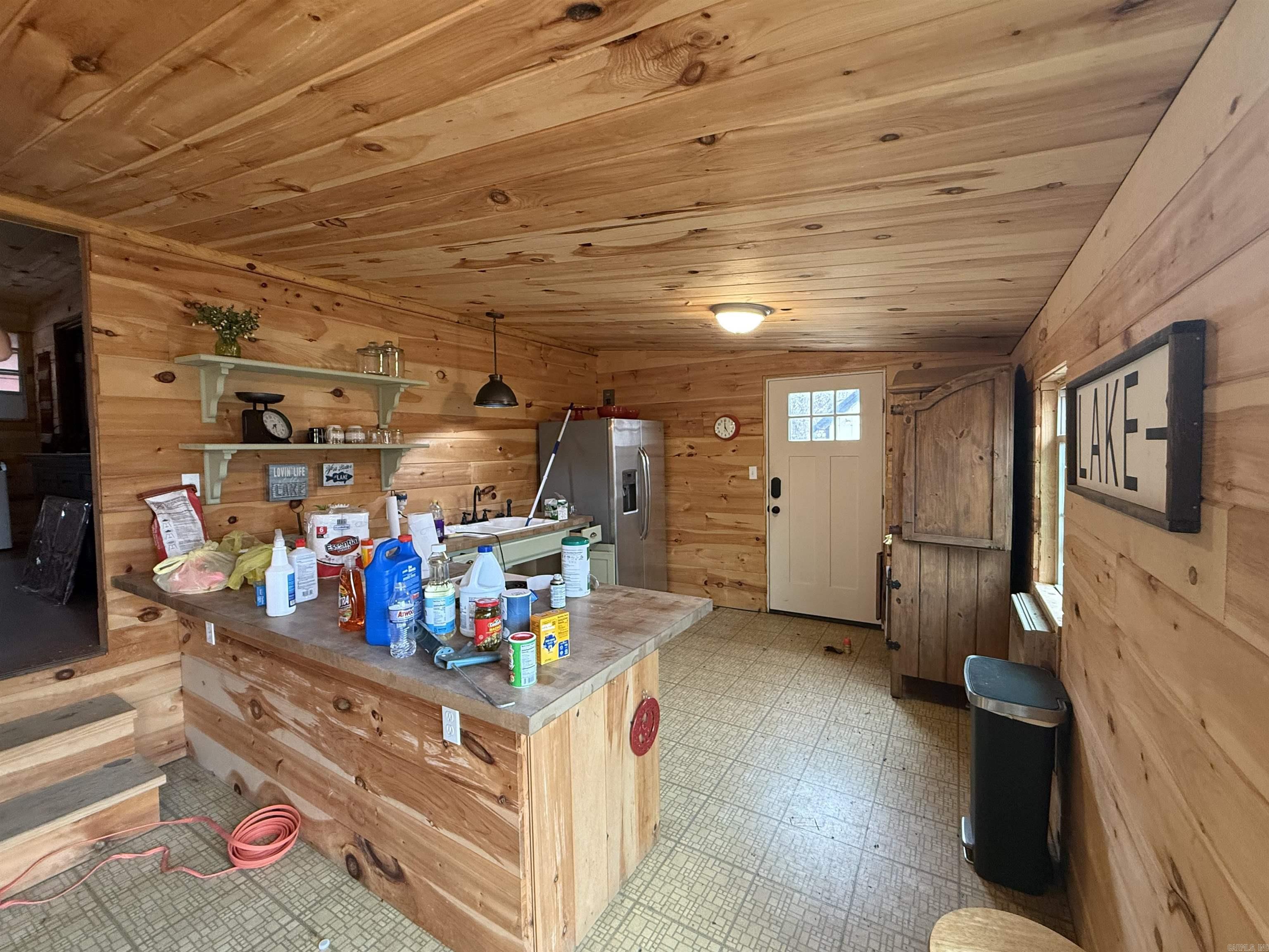 300 Canyon  Greers Ferry, AR