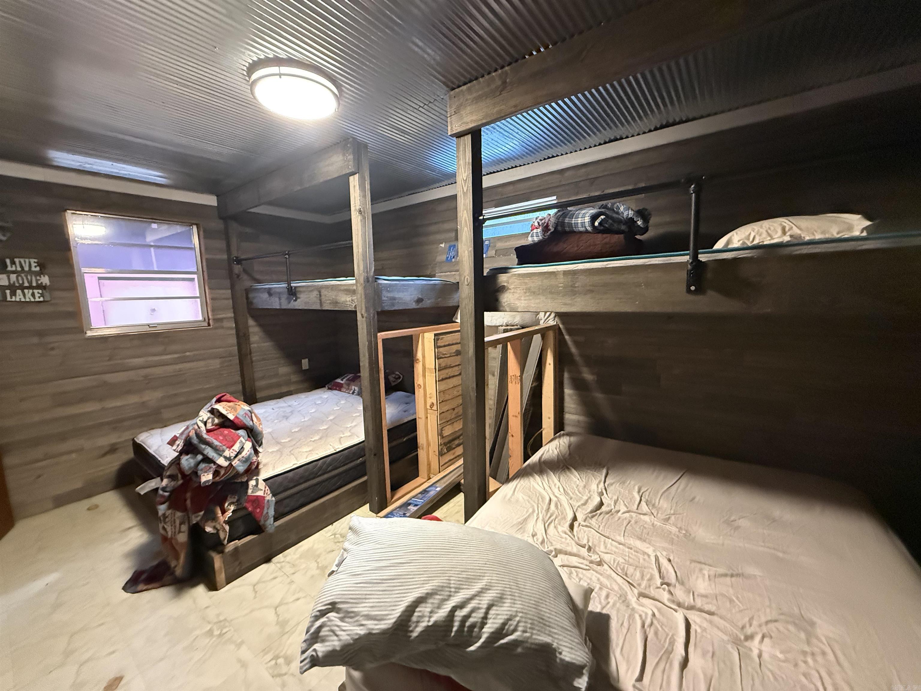 300 Canyon  Greers Ferry, AR