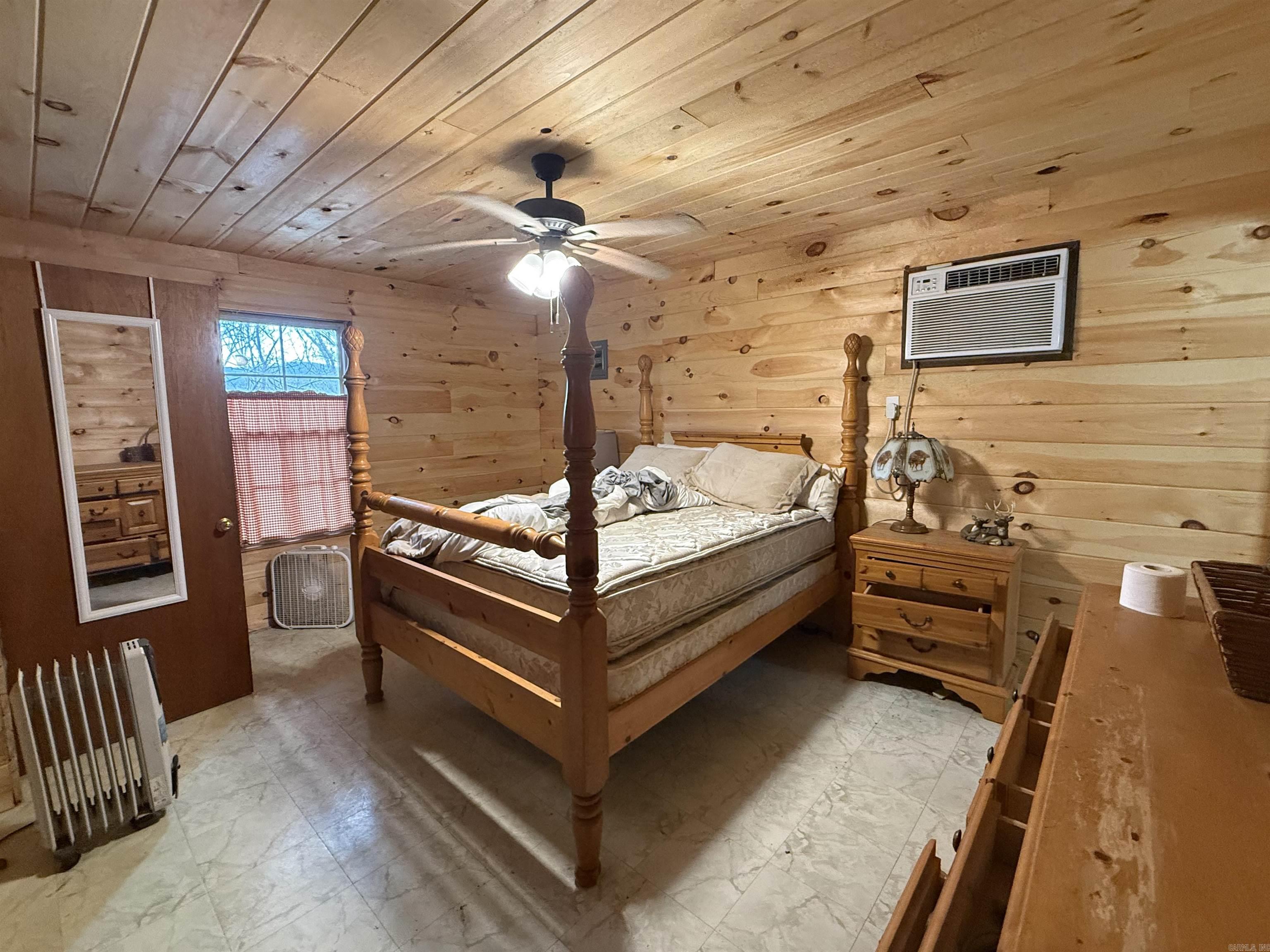 300 Canyon  Greers Ferry, AR