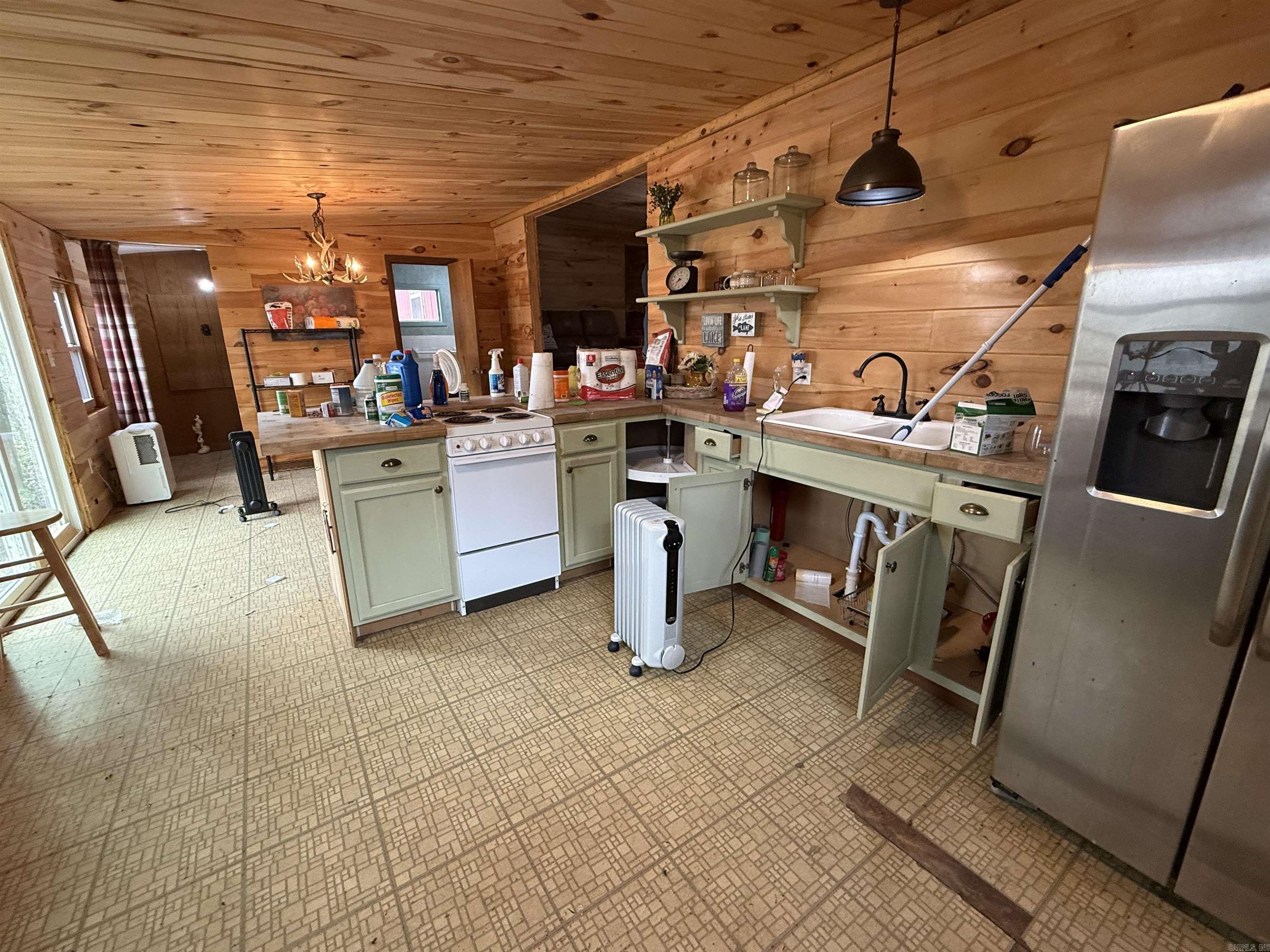 300 Canyon  Greers Ferry, AR