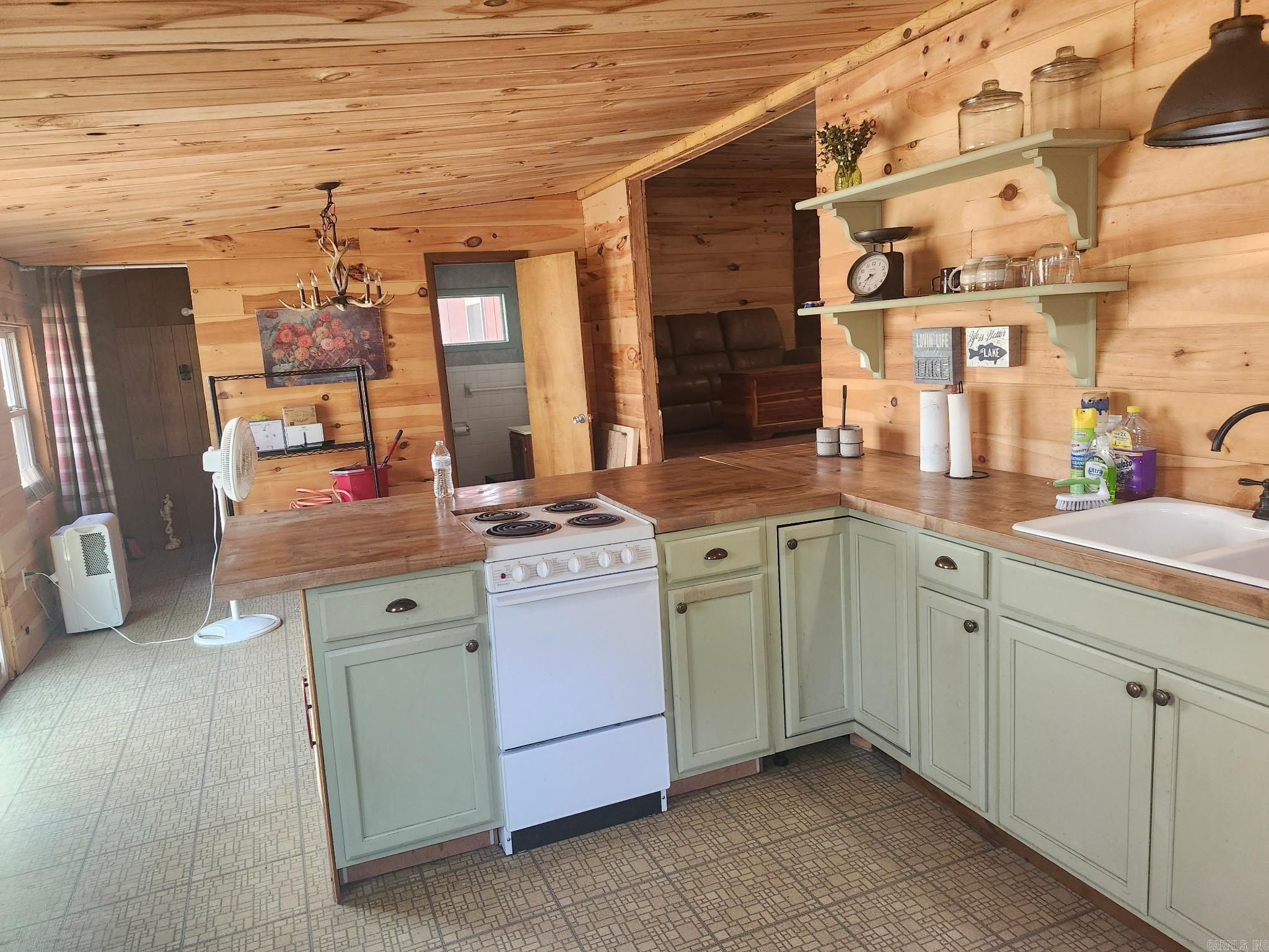 300 Canyon Greers Ferry, AR 72067