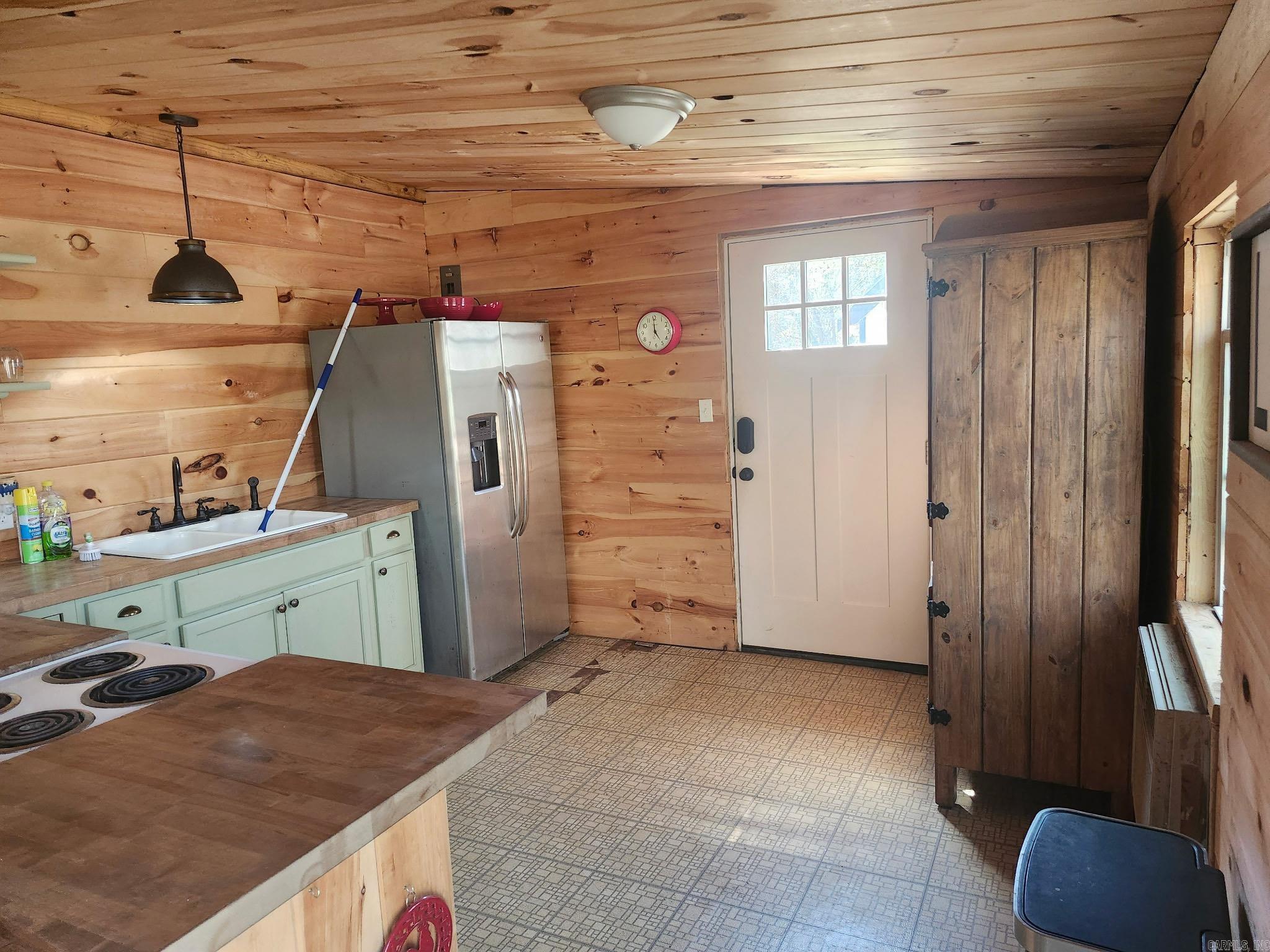 300 Canyon Greers Ferry, AR 72067