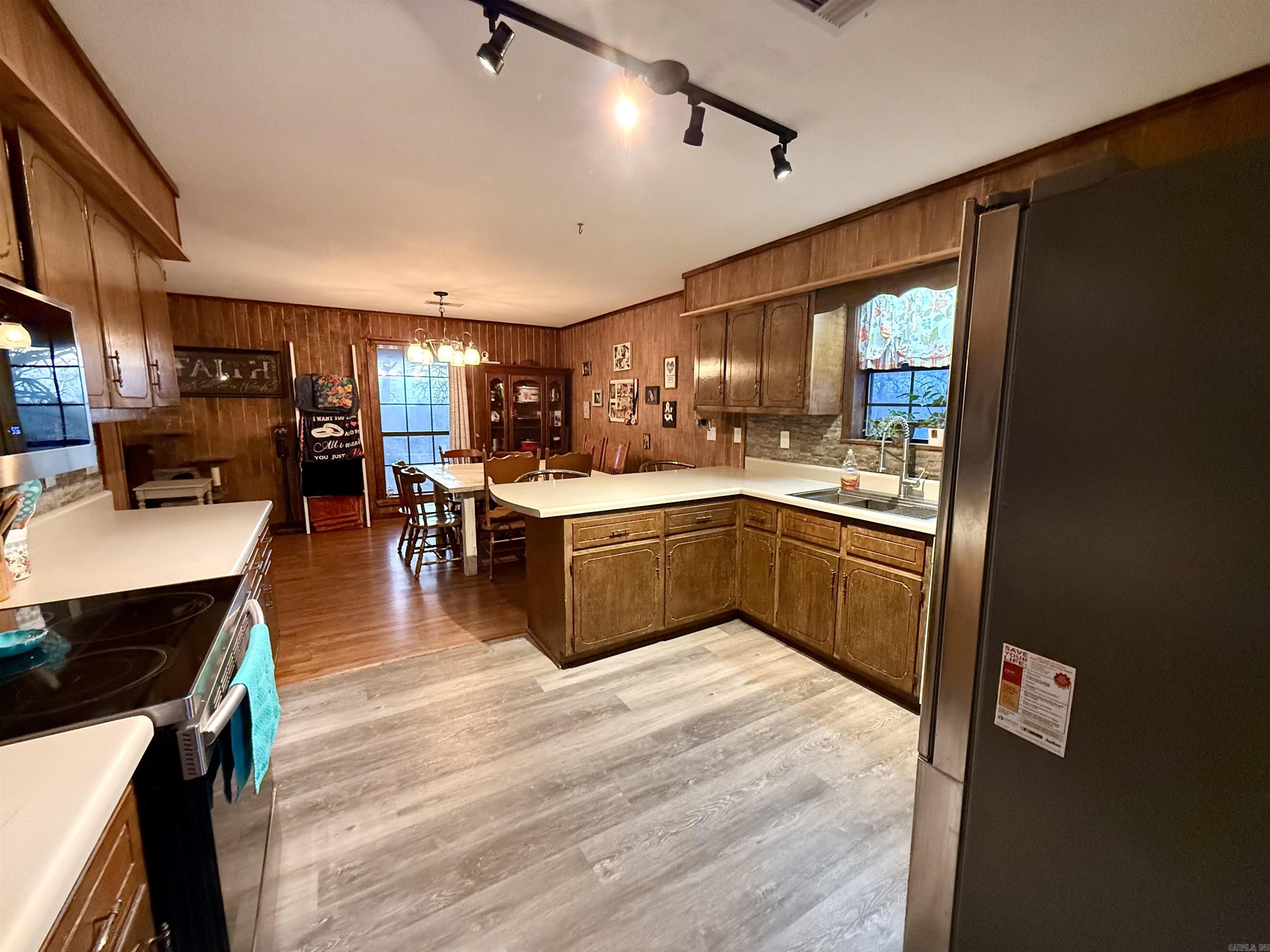 1650 N Hill  Newark, AR