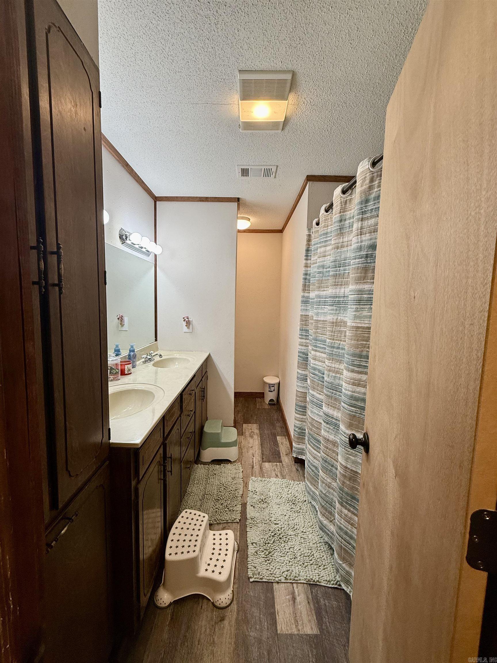 1650 N Hill  Newark, AR