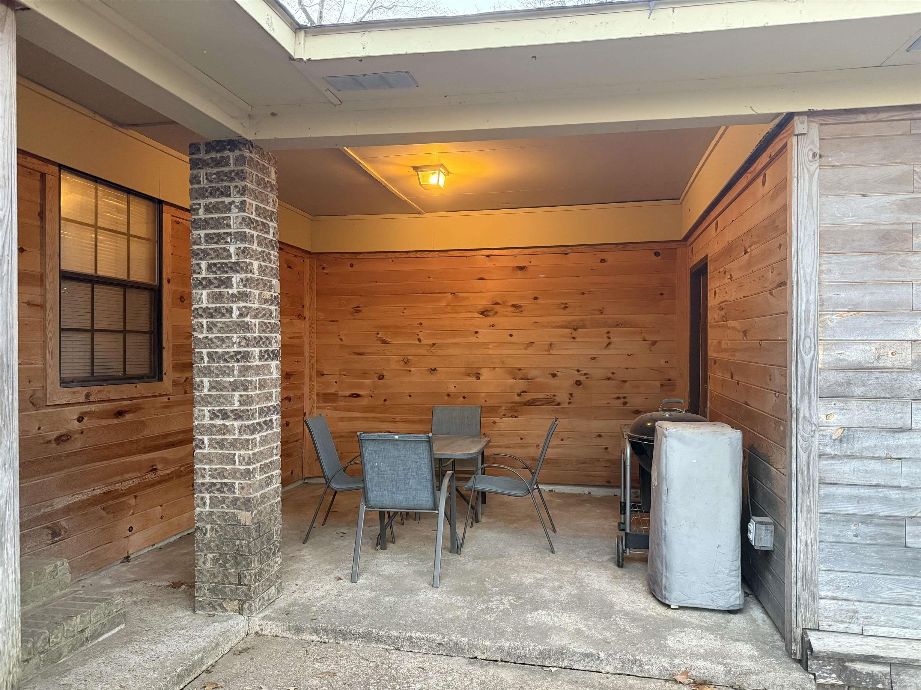 1650 N Hill  Newark, AR