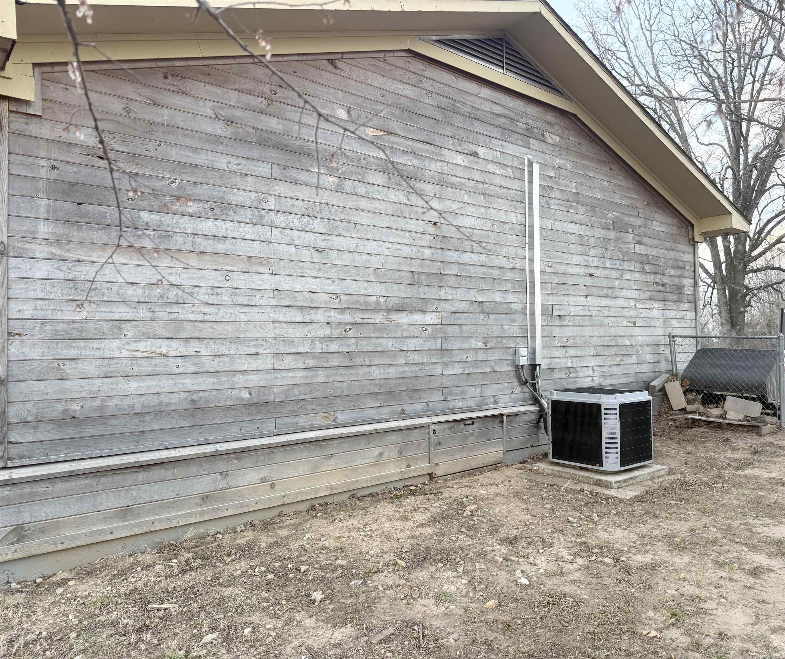 1650 N Hill  Newark, AR