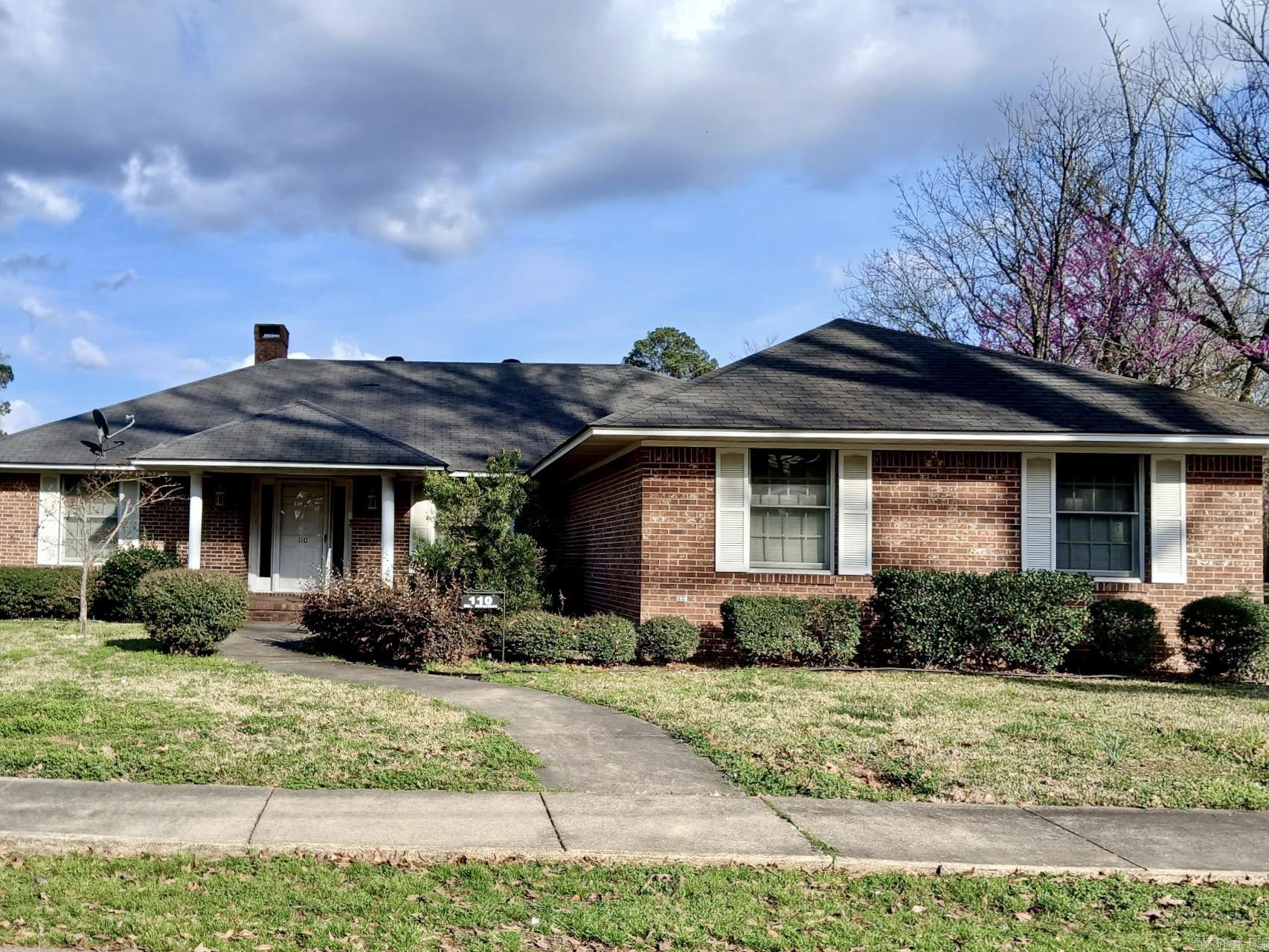 110 N Munn  Warren, AR