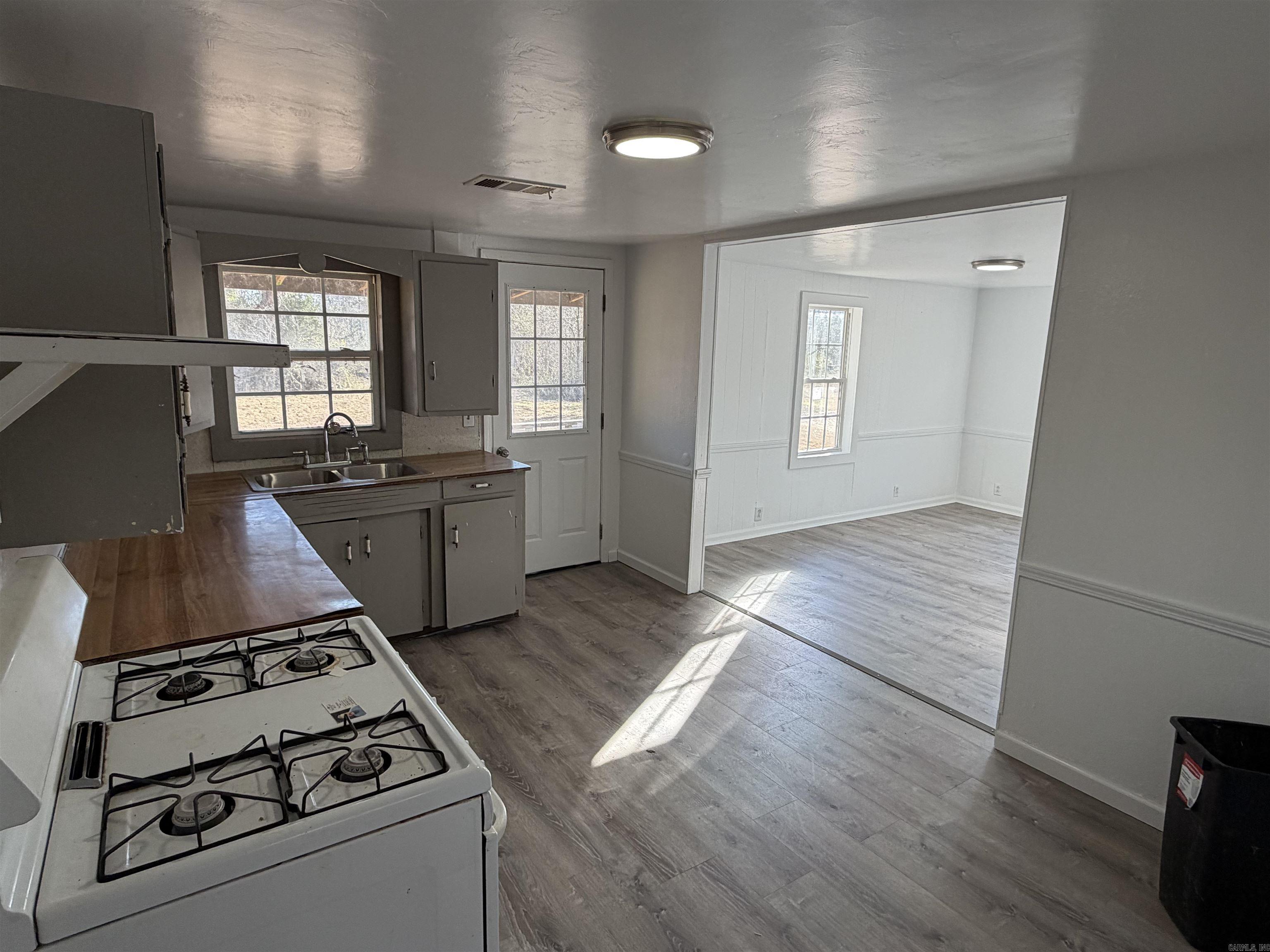 420 W Hillside  Benton, AR