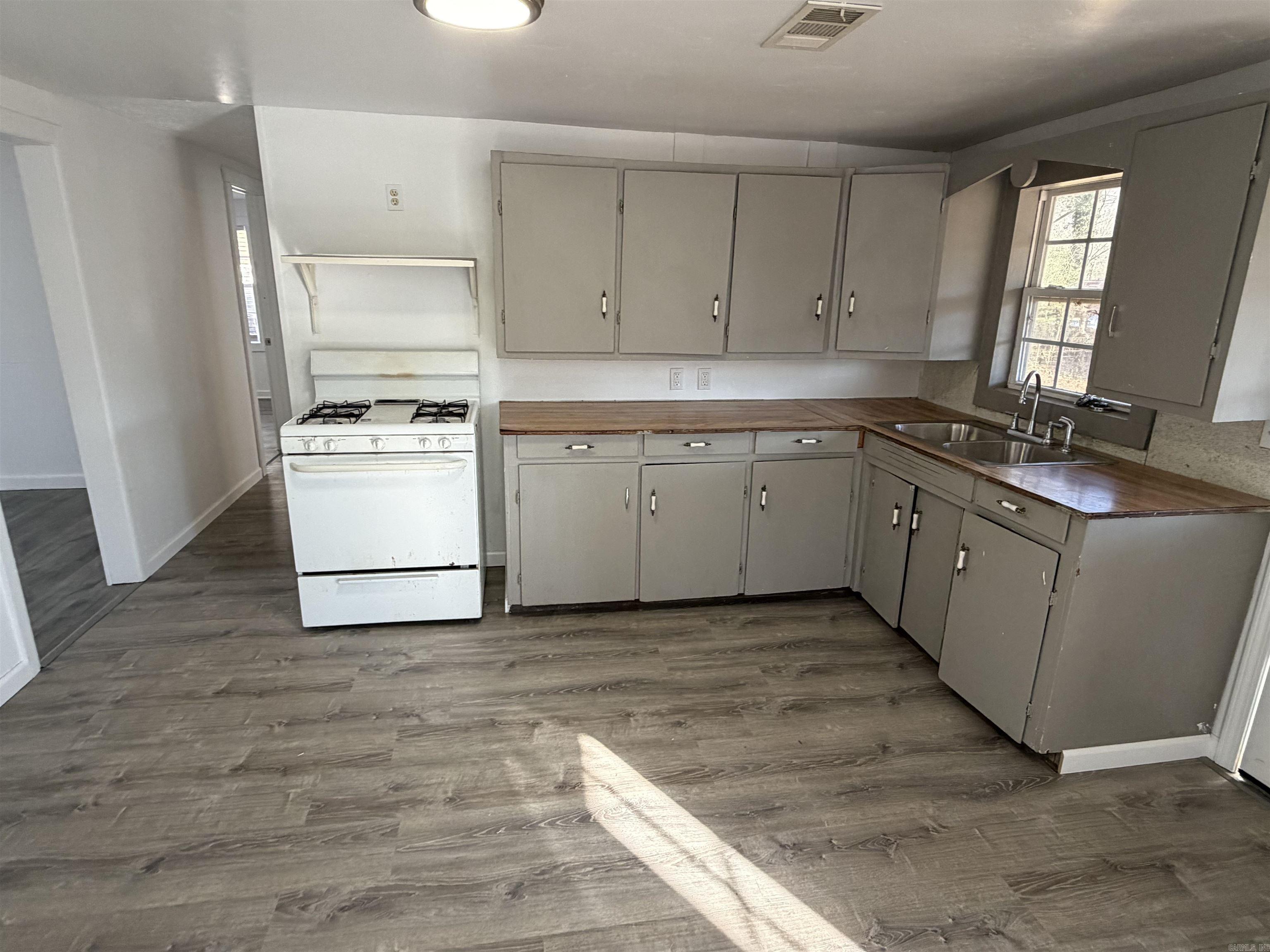 420 W Hillside  Benton, AR