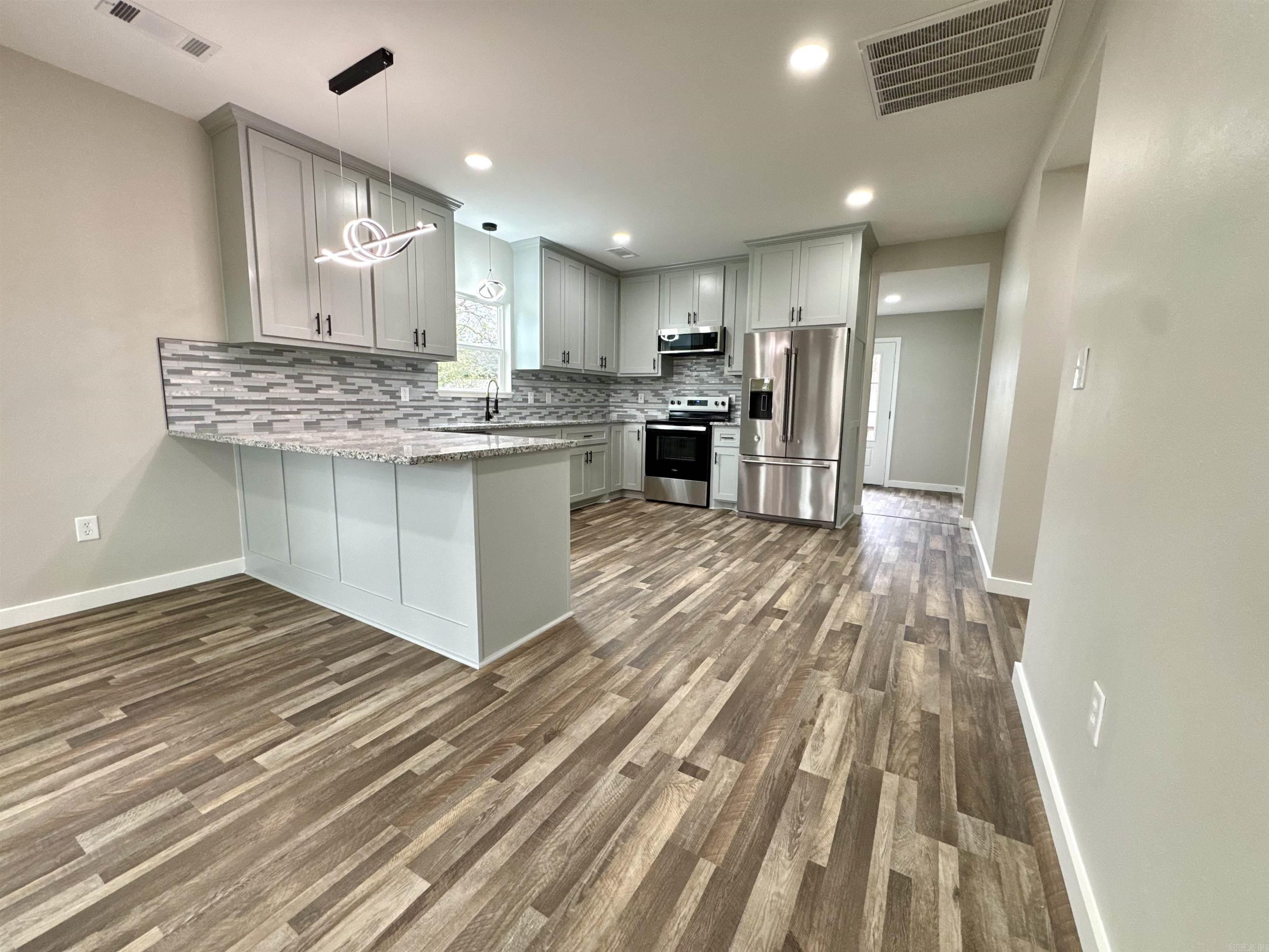 302 W Commerce St Morrilton, AR 72110