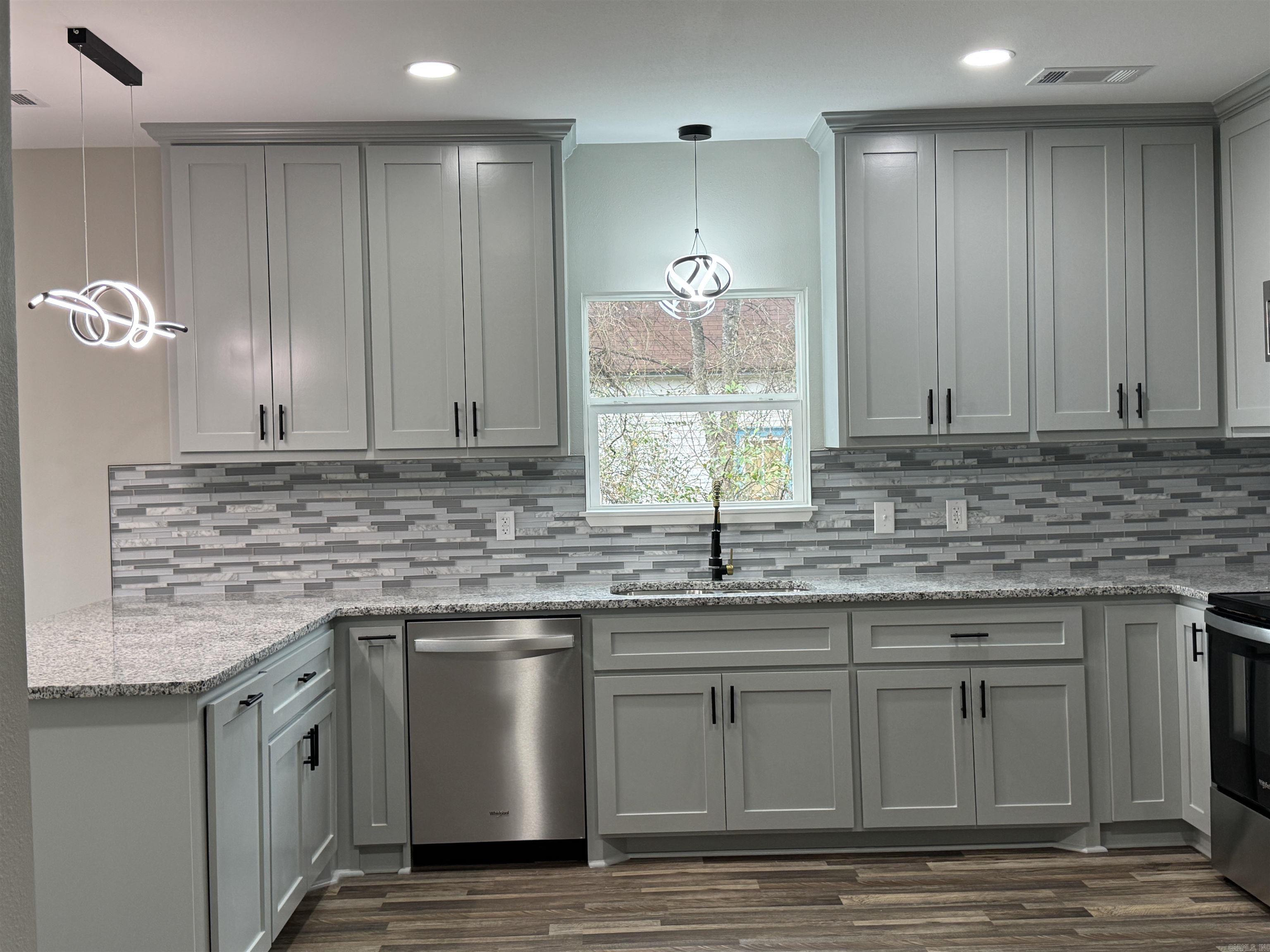 302 W Commerce St  Morrilton, AR