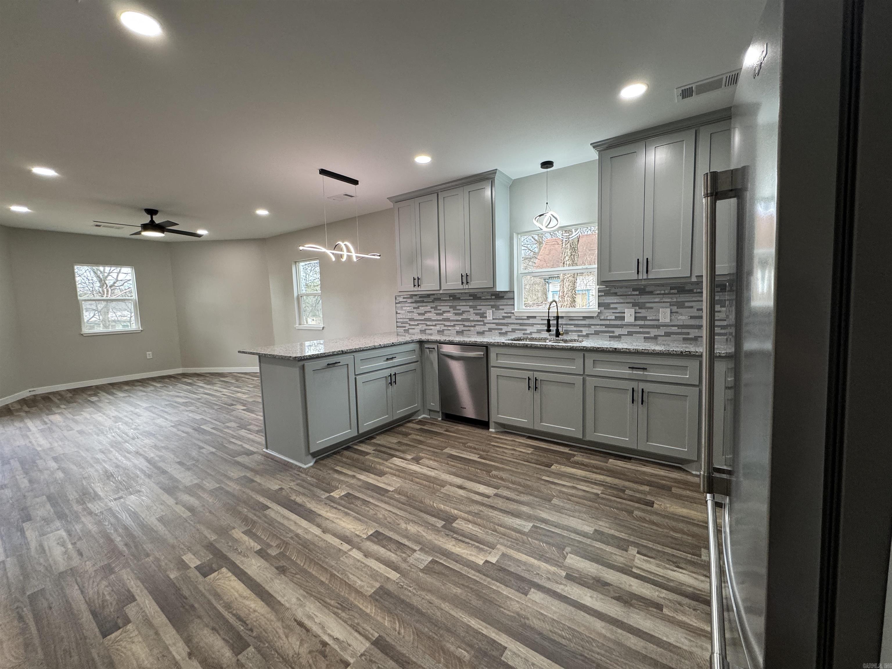 302 W Commerce St  Morrilton, AR