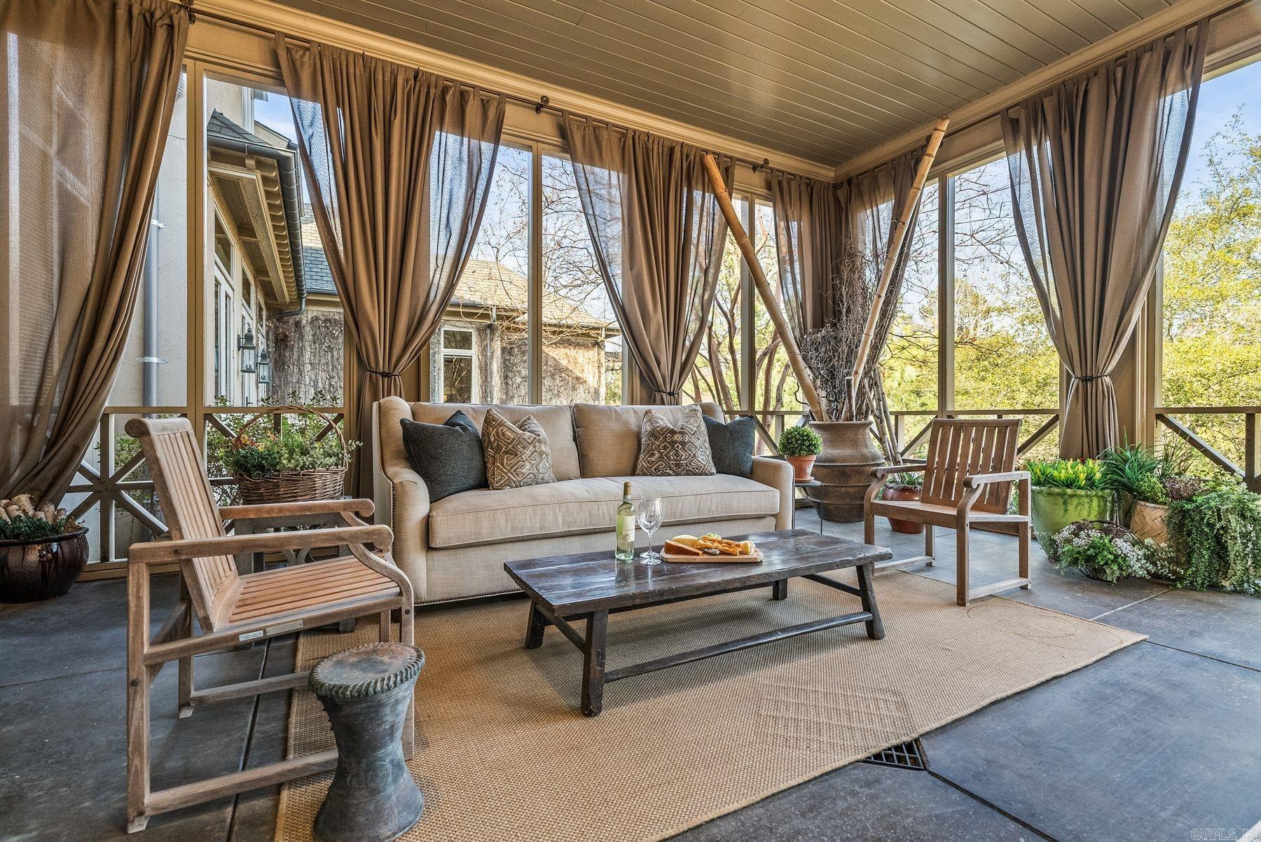 19 Spring Valley Ln  Little Rock, AR