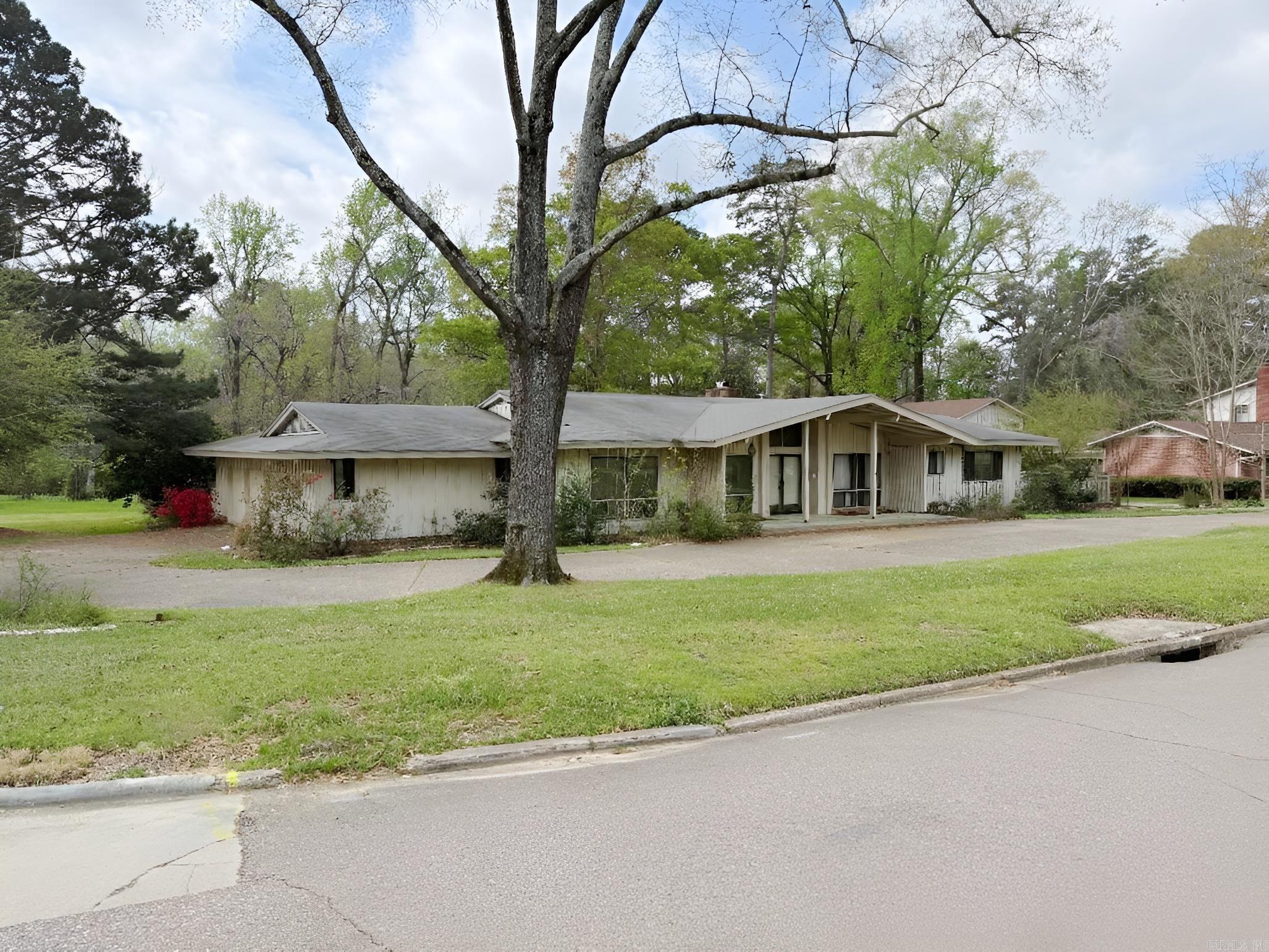 147 Woodland Drive El Dorado, AR 71730