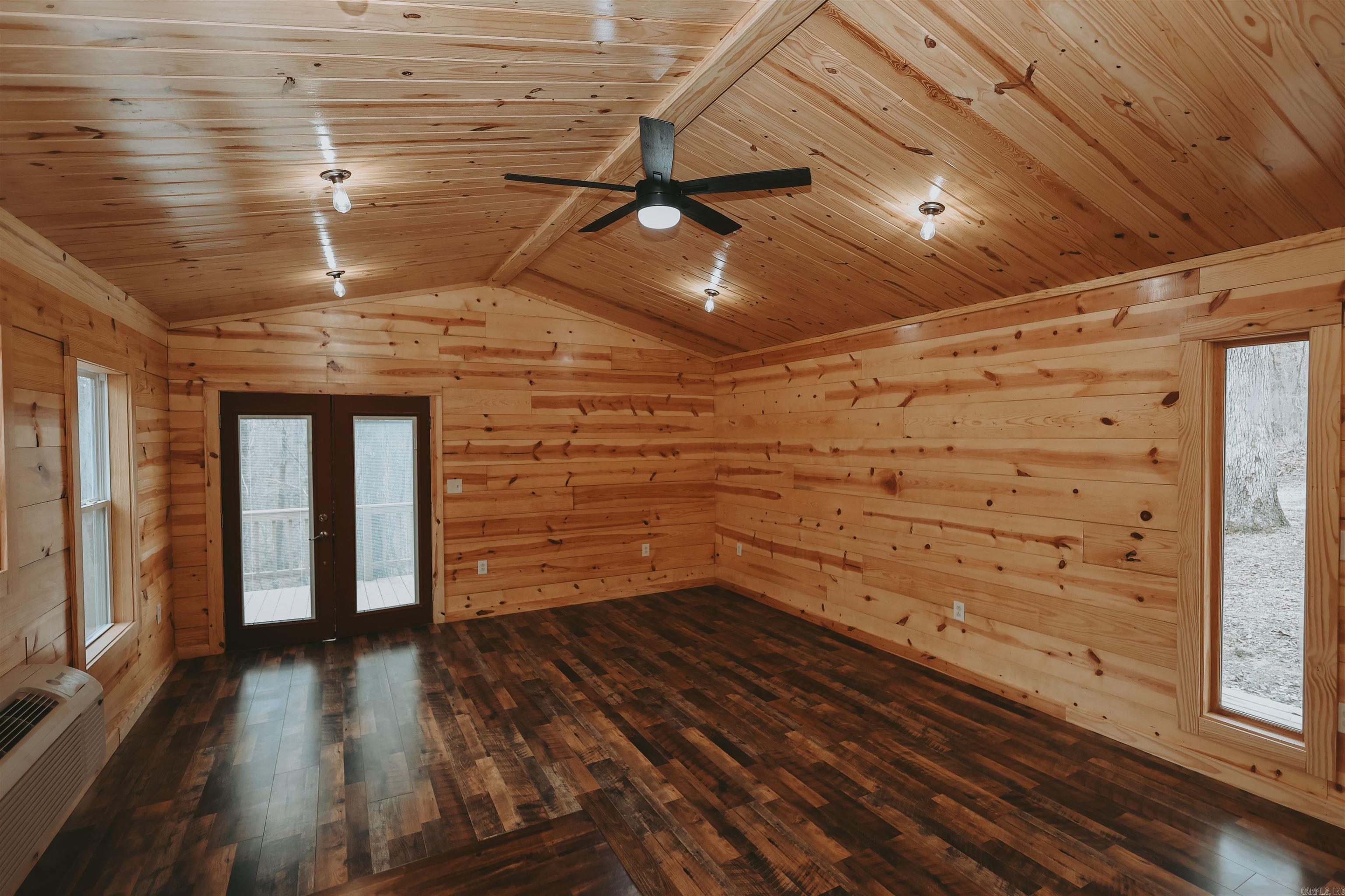 195 Bearce  Mount Ida, AR