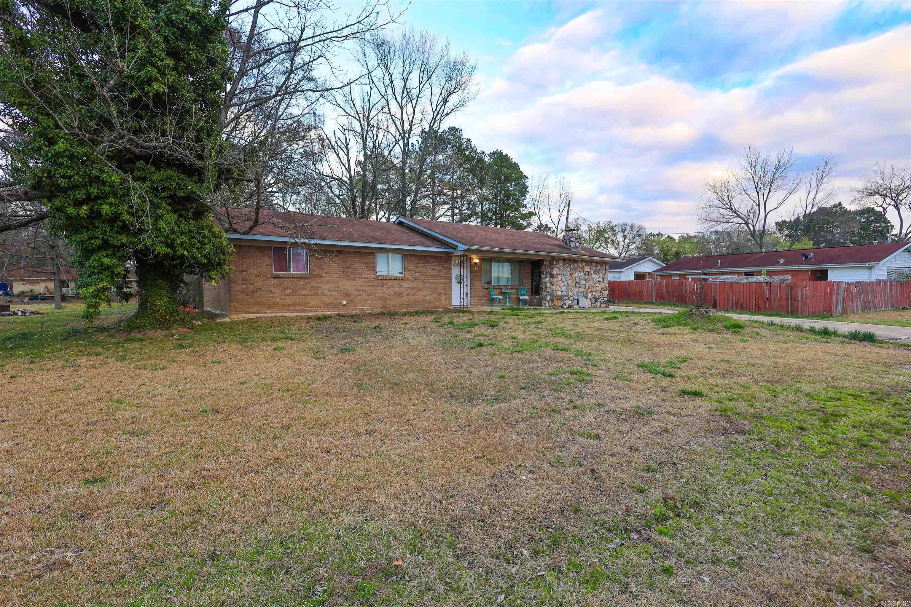 714 Lakeshore  Glenwood, AR