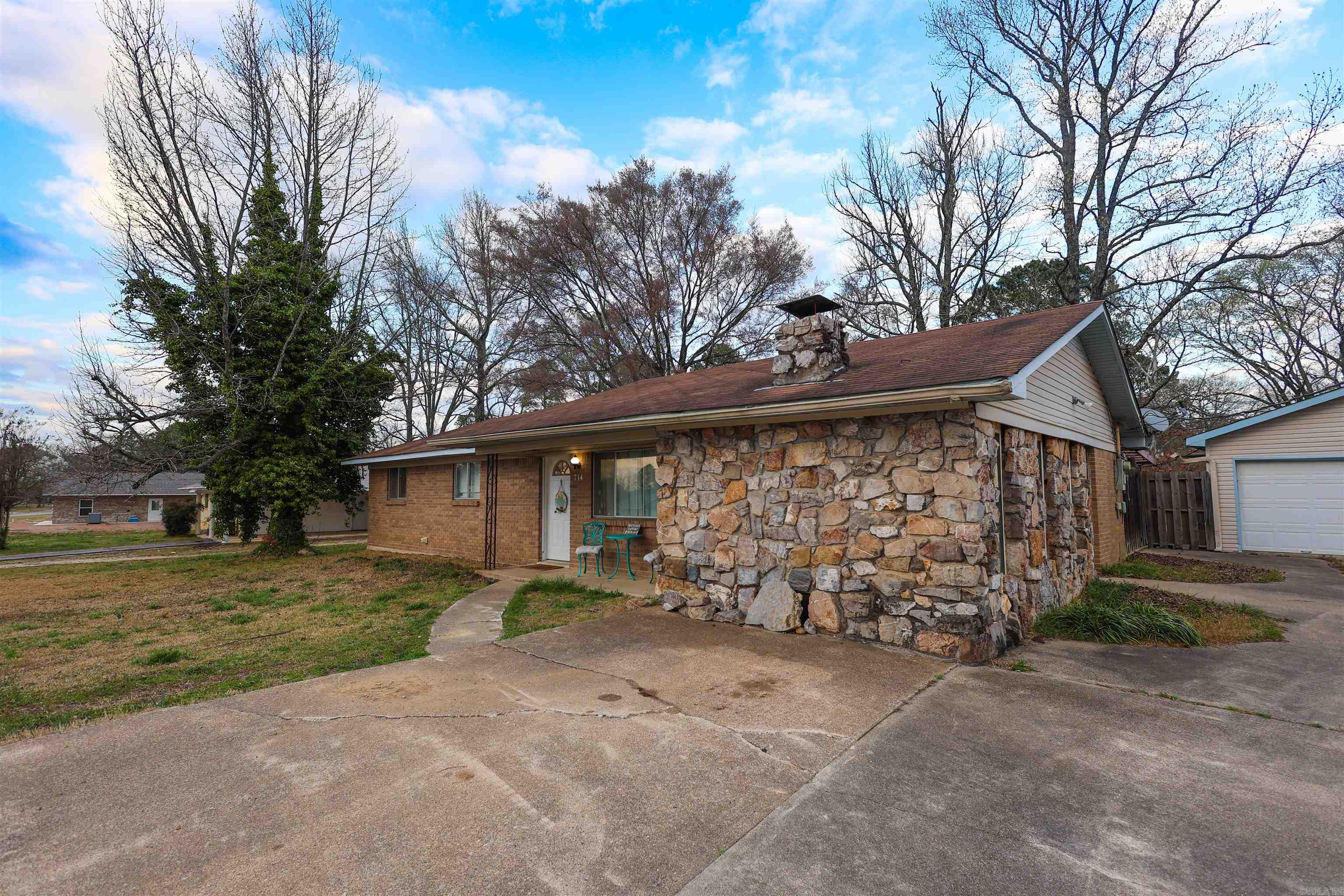 714 Lakeshore  Glenwood, AR