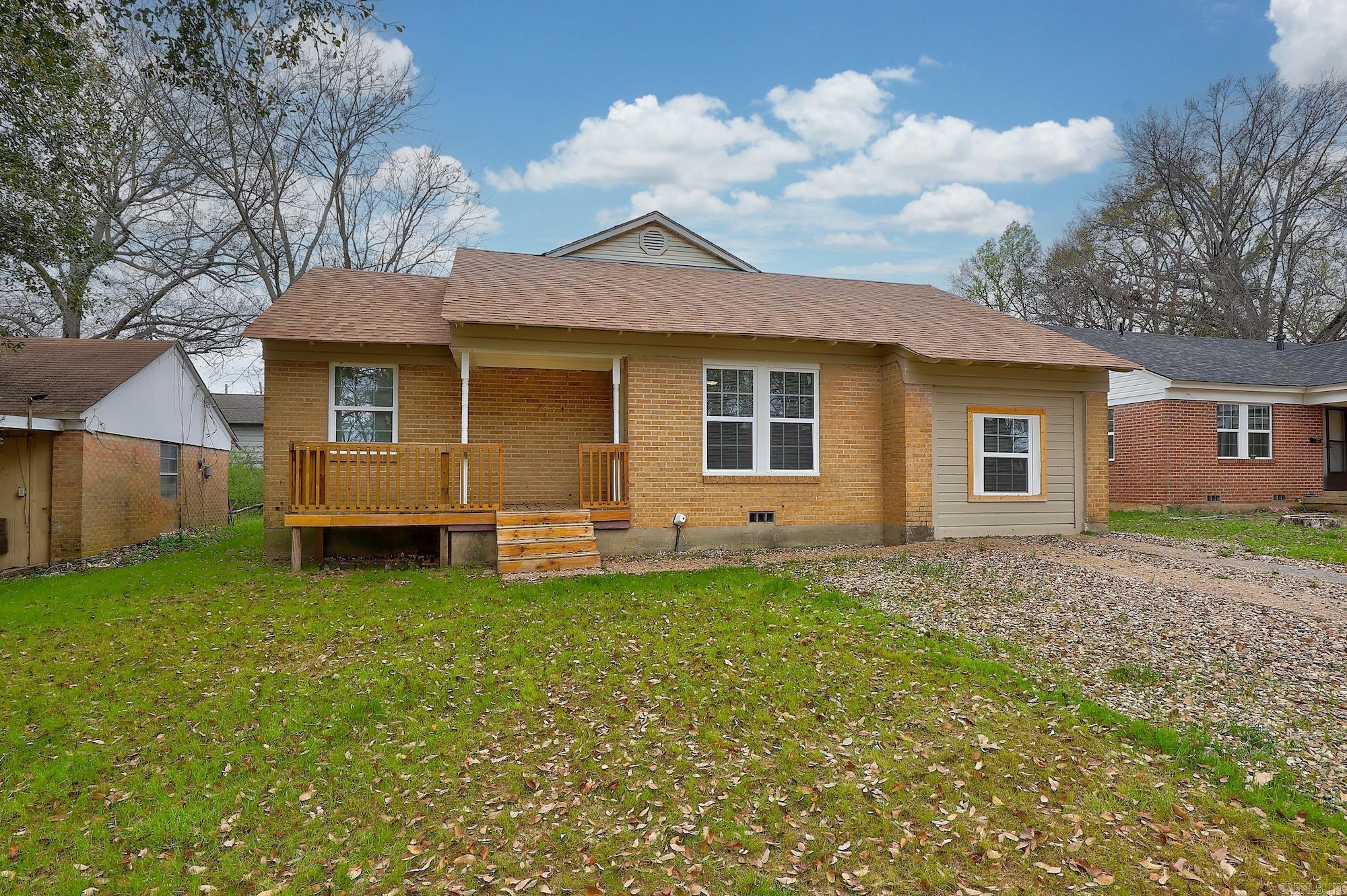 2321 N Akin  Texarkana, TX