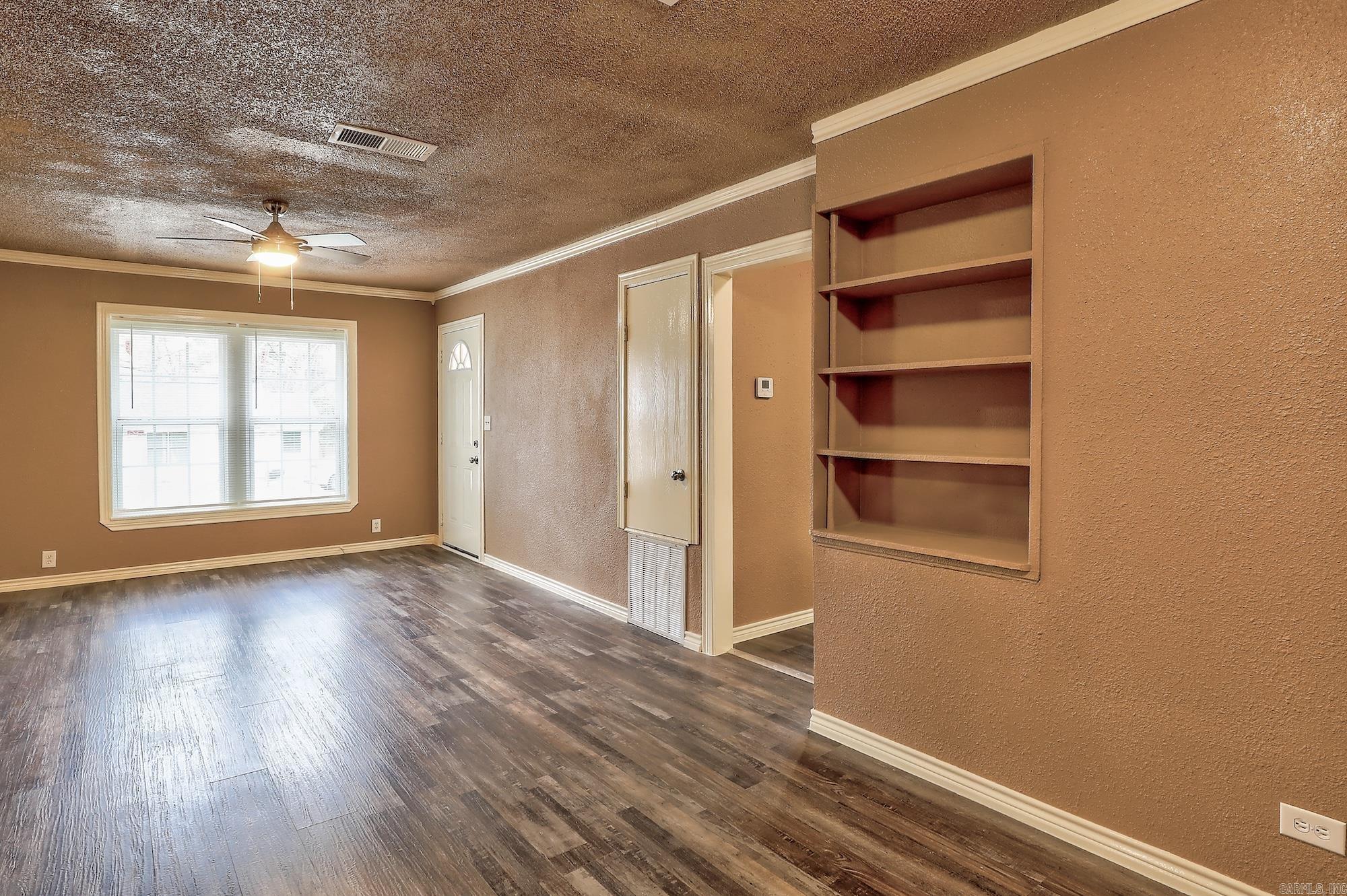 2321 N Akin  Texarkana, TX