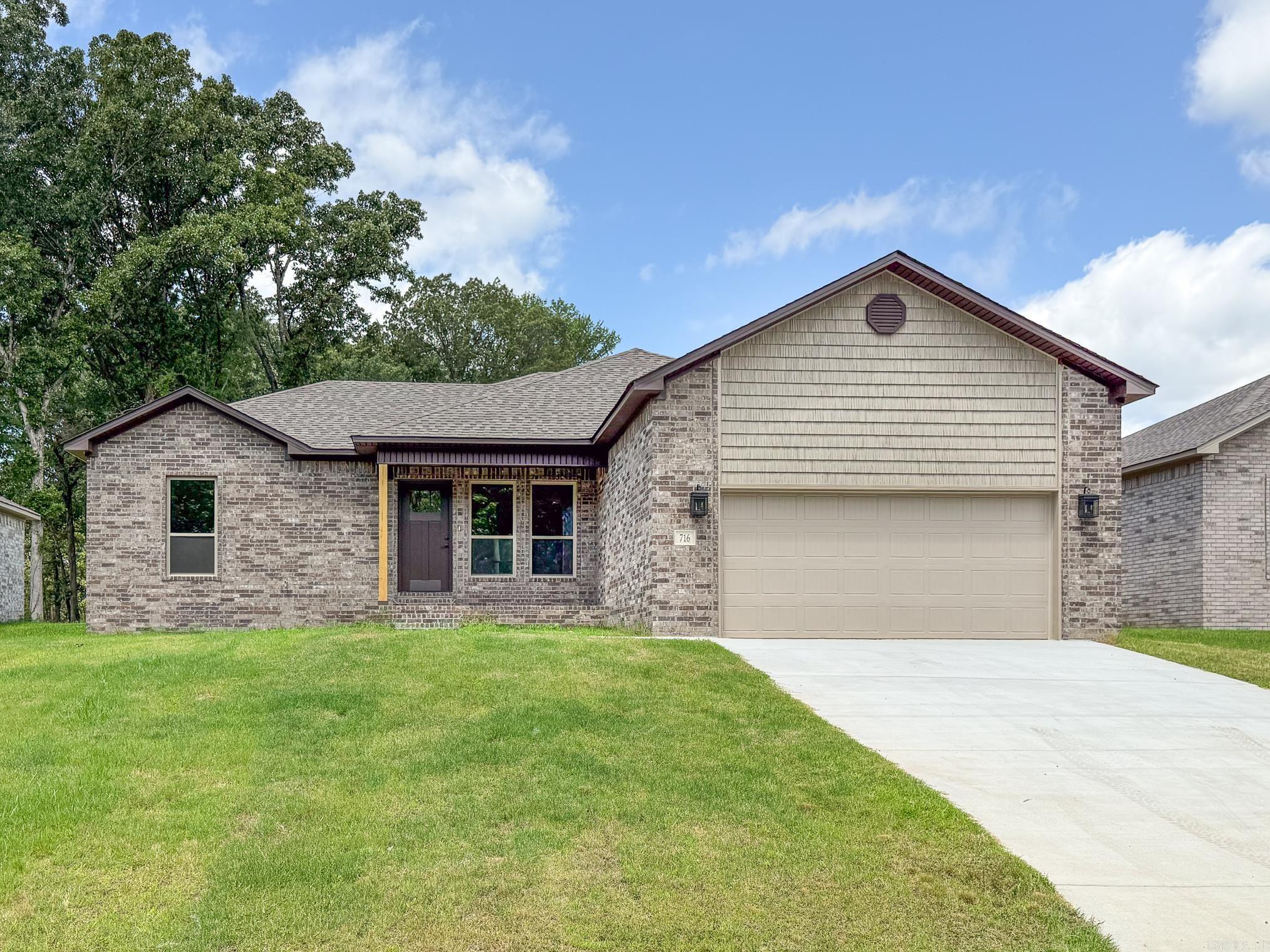 716 Moon Road