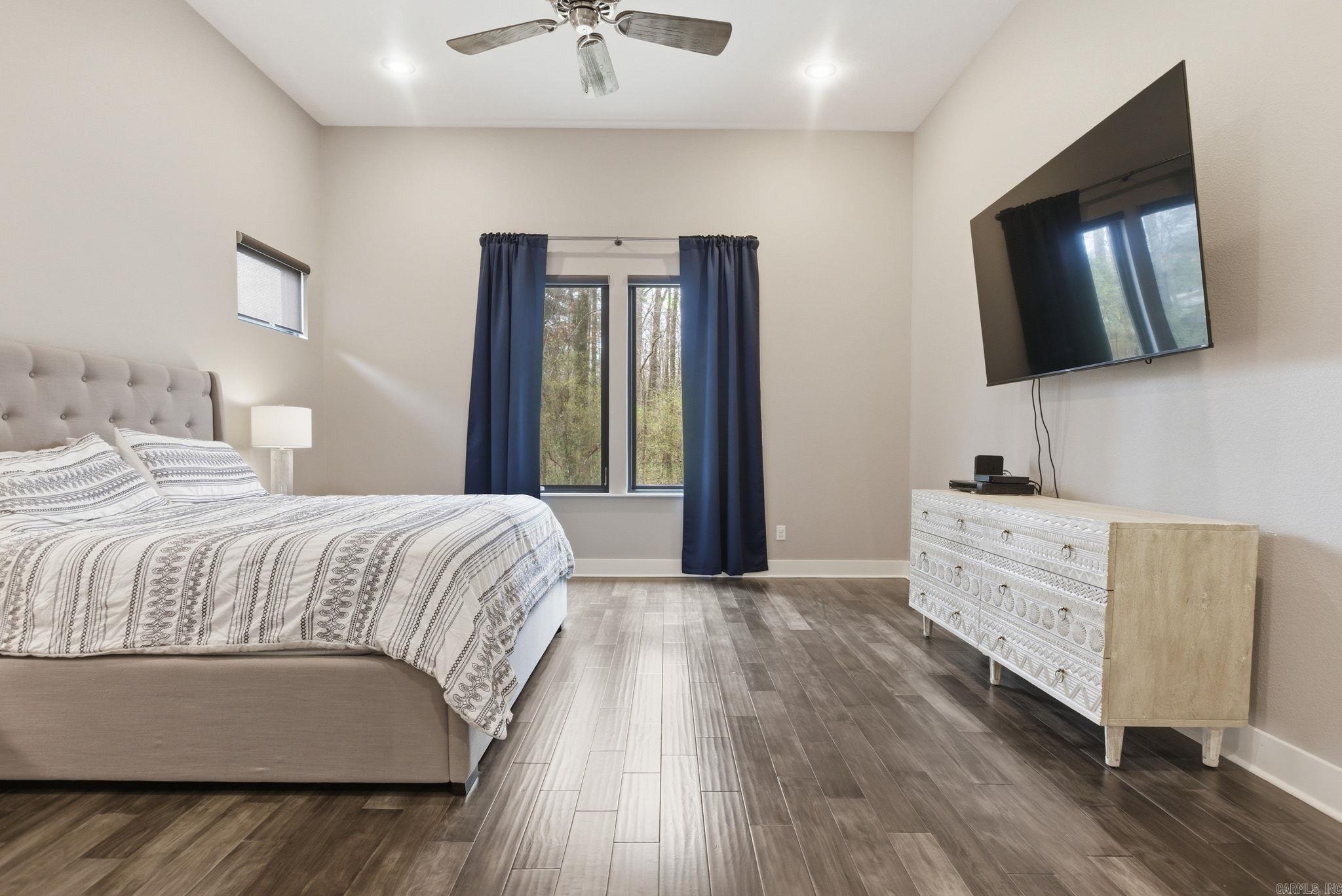 6736 HILO  Benton, AR