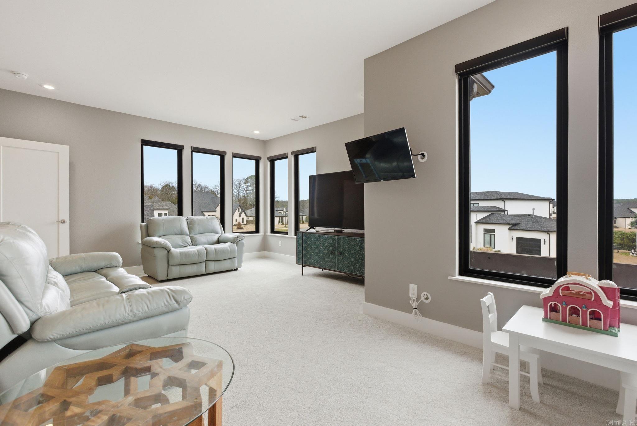 6736 HILO  Benton, AR