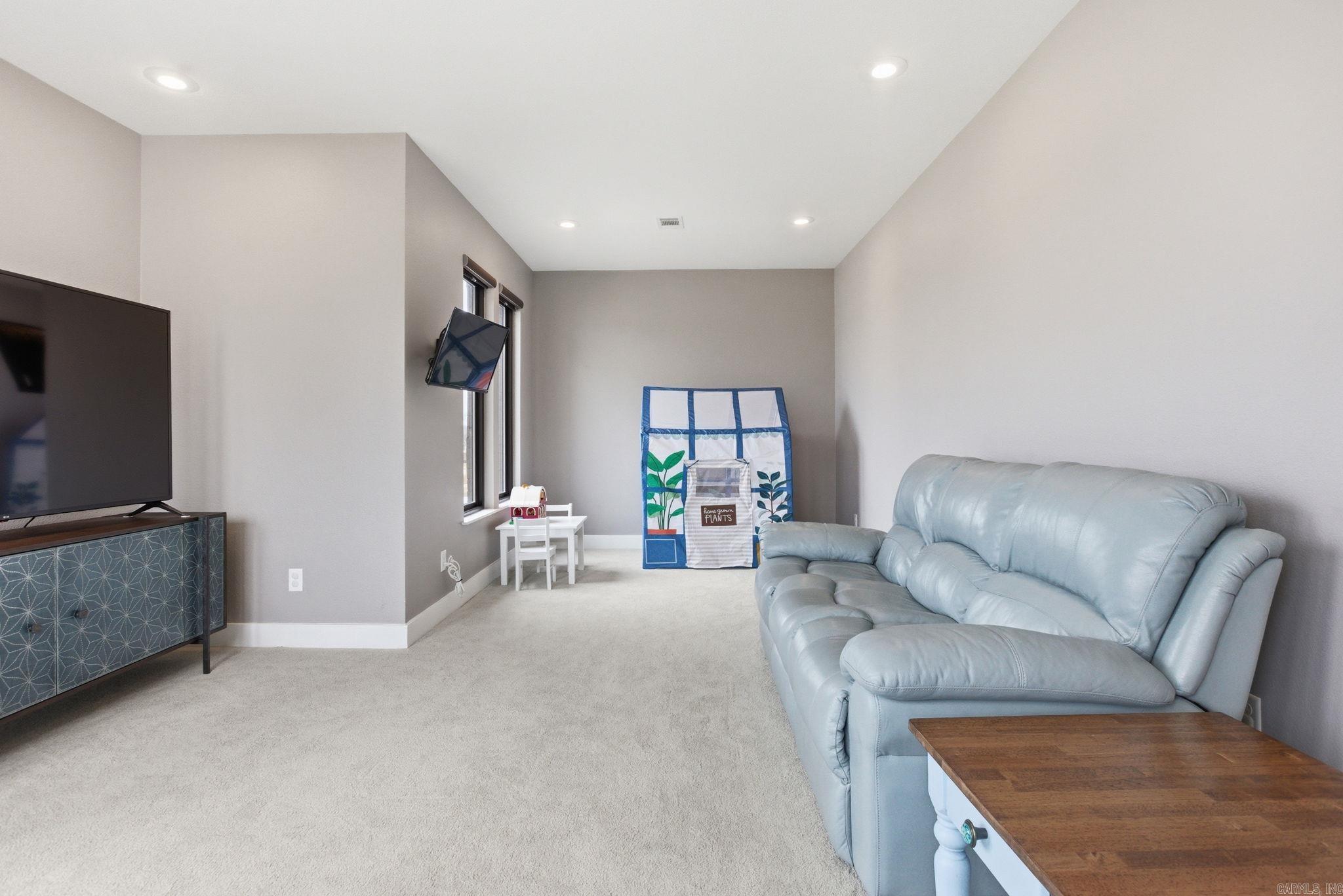 6736 HILO  Benton, AR