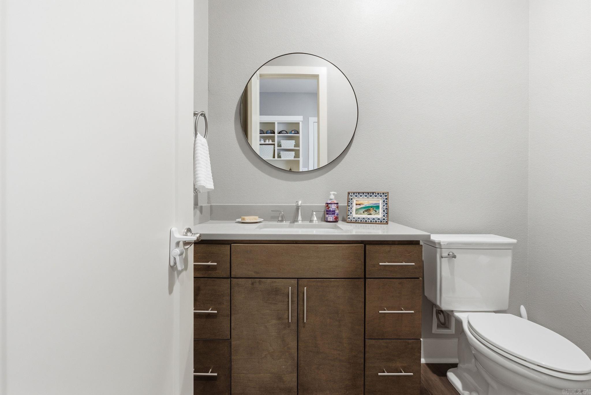 6736 HILO  Benton, AR